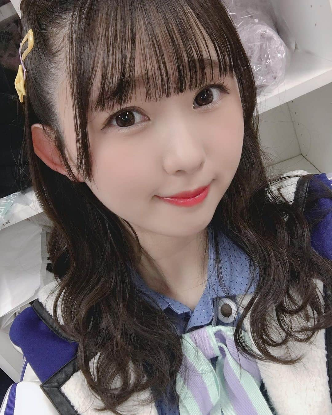 熊沢世莉奈のインスタグラム：「大晦日〜！！！﻿ みんな、大晦日だよ😳😳﻿ 早すぎてびっくりしちゃうねー🤭﻿ ﻿ ﻿ 2020年は思うように活動ができなくて﻿ 辛く苦しい気持ちでいっぱいでした。﻿ だけど、SNSや配信などで応援してくれる皆さんが励ましの言葉だったり、元気な報告をしてくれて元気になれたしパワーを頂きました！！﻿ ﻿ ﻿ なかなかみんなに会えない状況が続いて﻿ すごく不安になって﻿ みんなを心配させるような事とか送っちゃったりもして嫌われちゃうかもしれない…って毎回思うけど﻿ 優しい言葉をかけてくれる方ばかりで本当毎回泣きそうになるし、誇りに思います🥺﻿ ﻿ ﻿ きっと私自身よりもみんなの方が﻿ 私の扱い方わかってるかもしれないね😂笑﻿ ﻿ ﻿ あともう少しで年が明けてしまいますが、﻿ 2021年は元の生活に戻ってみんなに沢山会えるような1年にしたいです🥺﻿ そして個人的にはもっと飛躍できるように、﻿ 色んなことに挑戦したい！！！﻿ もっとみんなの中で大切って思ってもらいたい！﻿ せりちゃんがいなきゃやだ！って言われたい！﻿ まとめて言うともっと自分自身、大きな存在になりたい！！！！﻿ そんな2021年にしたいです🥰✨﻿ ﻿ ﻿ その為には私一人じゃどうにもできなくて﻿ やっぱり皆さんの応援があるからこそ私が私で居られるし、褒められれば褒められるほど自信にもなるので﻿ これからも応援してくれると嬉しいです☺️﻿ ﻿ ﻿ 1期生はもういいや…みたいな空気になっちゃう時もあるけど、もう少し居させてください😭笑﻿ ﻿ ﻿ あとこれはみんなと私の約束！！！﻿ まだ1回も会いに来たことないって方、﻿ 2021年どうなるかまだわからないけど会えるようになったら絶対会いに来てください☺️🥰﻿ 女の子だから…おじさんだから…とか関係ない！﻿ どの年齢でどんな人でも応援してるって素晴らしいことだし誇れることだよ👏﻿ ﻿ そして会いに来たことあるよーって方、﻿ もっともっと愛してほしい！！！﻿ もちろん沢山愛は伝わるし有難いなーって思ってるよ☺️﻿ けど2021年は私がもういいよ…？ってなるぐらい愛してほしいの！！！﻿ そしてもっともーっとSNSとかで布教活動してほしい！！！笑笑﻿ ﻿ みんな約束してくれるかな？？☺️﻿ ﻿ ﻿ 長くなりましたが、2020年本当にありがとうございました！﻿ 2021年もよろしくお願いします🙇‍♀️﻿」