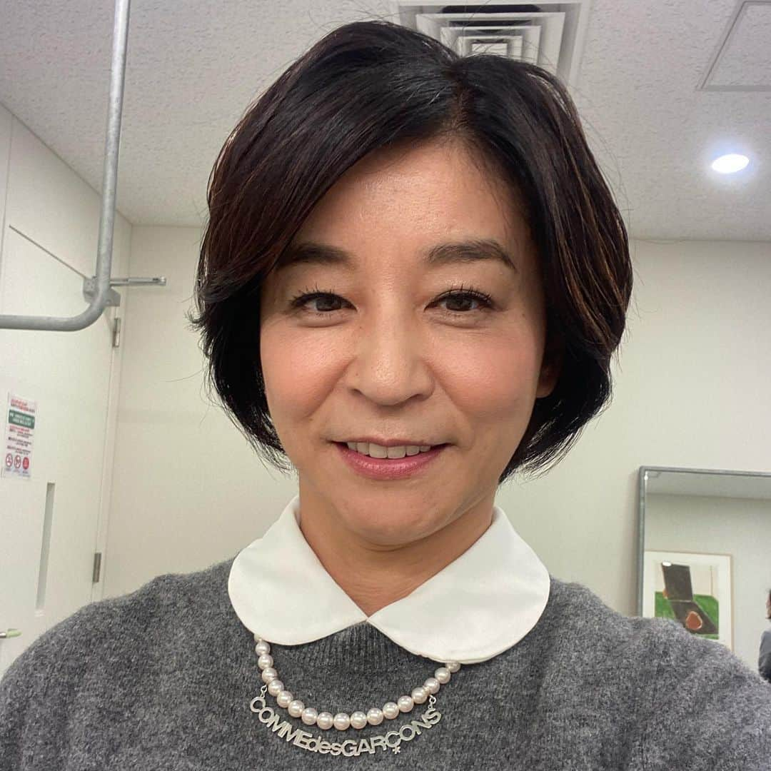 高嶋ちさ子さんのインスタグラム写真 - (高嶋ちさ子Instagram)「今年も一年大変お世話になりました 珍しく体調崩してます さすがに疲れが一気に出ました。 来年はもう少し余裕のある生活をしようと、反省しております。  引き続き、ヴァイオリニストとスズメバチハンターの両輪で頑張ります(笑)  皆様良いお年をお迎えください」12月31日 20時03分 - chisakotakashima