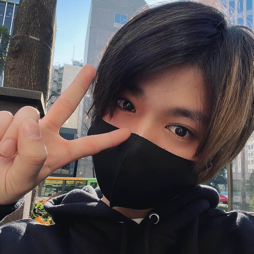 なつめゆうだいのインスタグラム：「今年一年ありがとうございました。 2020年は10万人を突破した年でした。 スーパーノヴァは来年とんでもなく攻めに攻めで化けます。  結果を出し切れてないので多くは語りませんが 来年にはここに書ききれないくらいに書けるように 2021年は攻めていきます。  俺自体も更に良い男になります。 2021年も応援よろしくお願いいたします。」