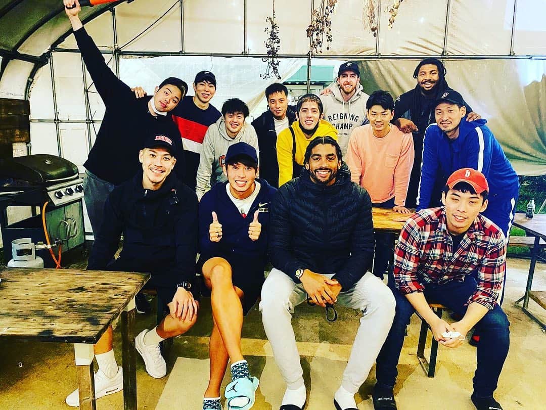 石井講祐のインスタグラム：「今年もお世話になりました！ 来年もよろしくお願いします！ まずは今週末のホーム戦がんばります　🏀 皆さん良いお年を ➡️2021 #サンロッカーズ渋谷 #結」