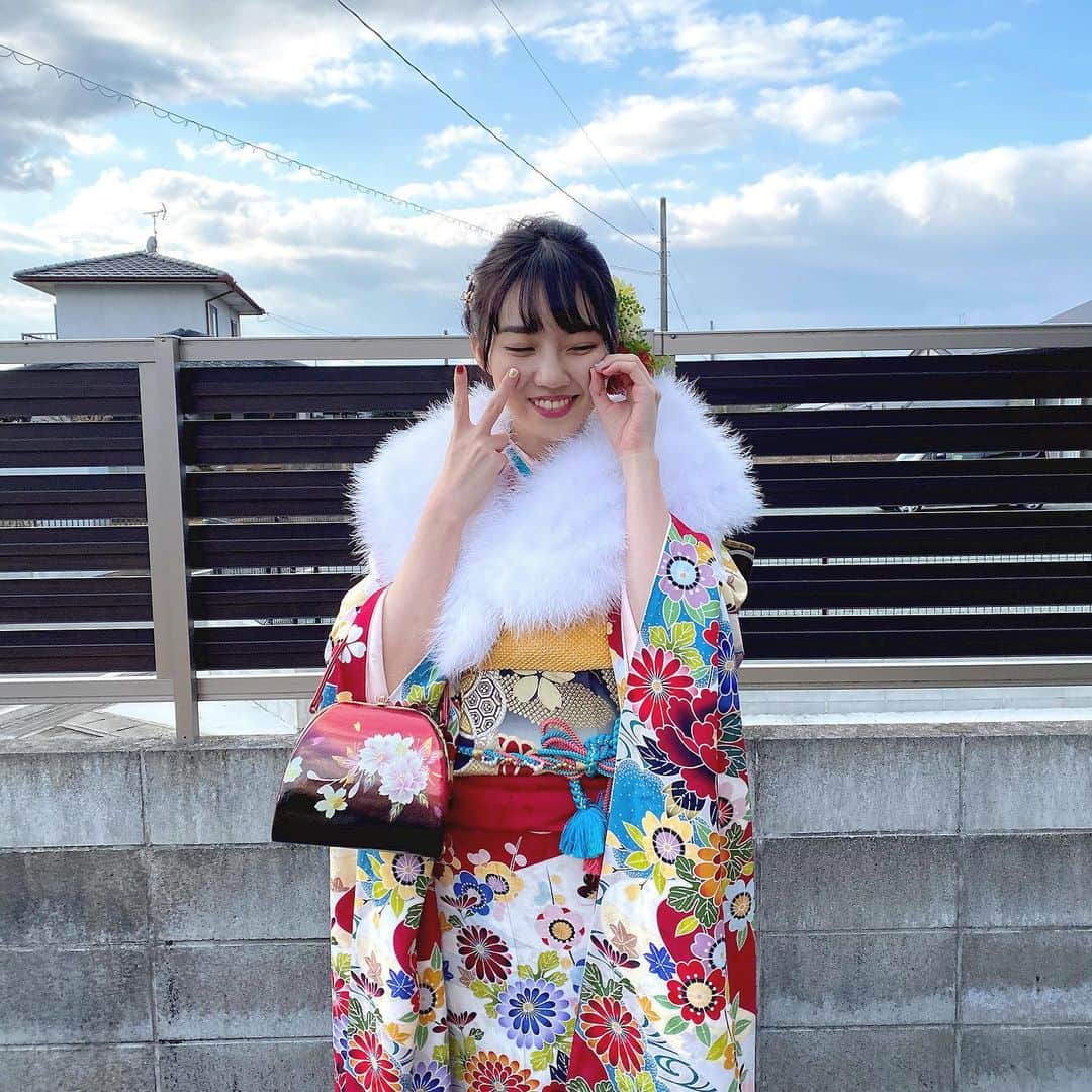 川平朱莉のインスタグラム：「2020年ありがとうございました💌  1月にはハタチになって成人式を無事に迎えることができました🌙  大変な年だったけれど、自分を客観的に見る時間が増えて、大人になれた気がします😌  前垢消したので、載せ直しのついでに🙇🏻‍♀️」