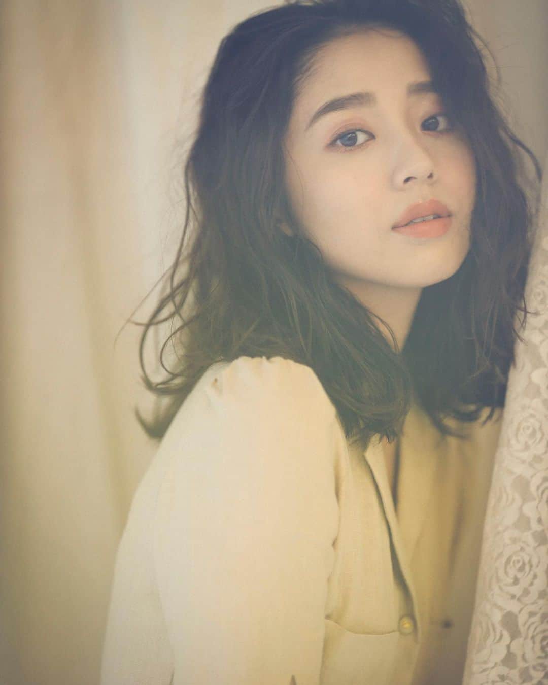 江藤百香のインスタグラム：「2020年  大変な1年でしたが 自分と沢山向き合うことが出来たり、当たり前すぎてこれまでは気づけなかった幸せも沢山ありました。 周りの人たちを大切にして、 この日常の中にある幸せに目を向けて感謝したいです。  今年1年 ありがとうございました！！！ 来年もよろしくお願いします😊🤍  2021年、 みんなが健康に過ごせますように。 良いお年をお迎えください！♡♡」