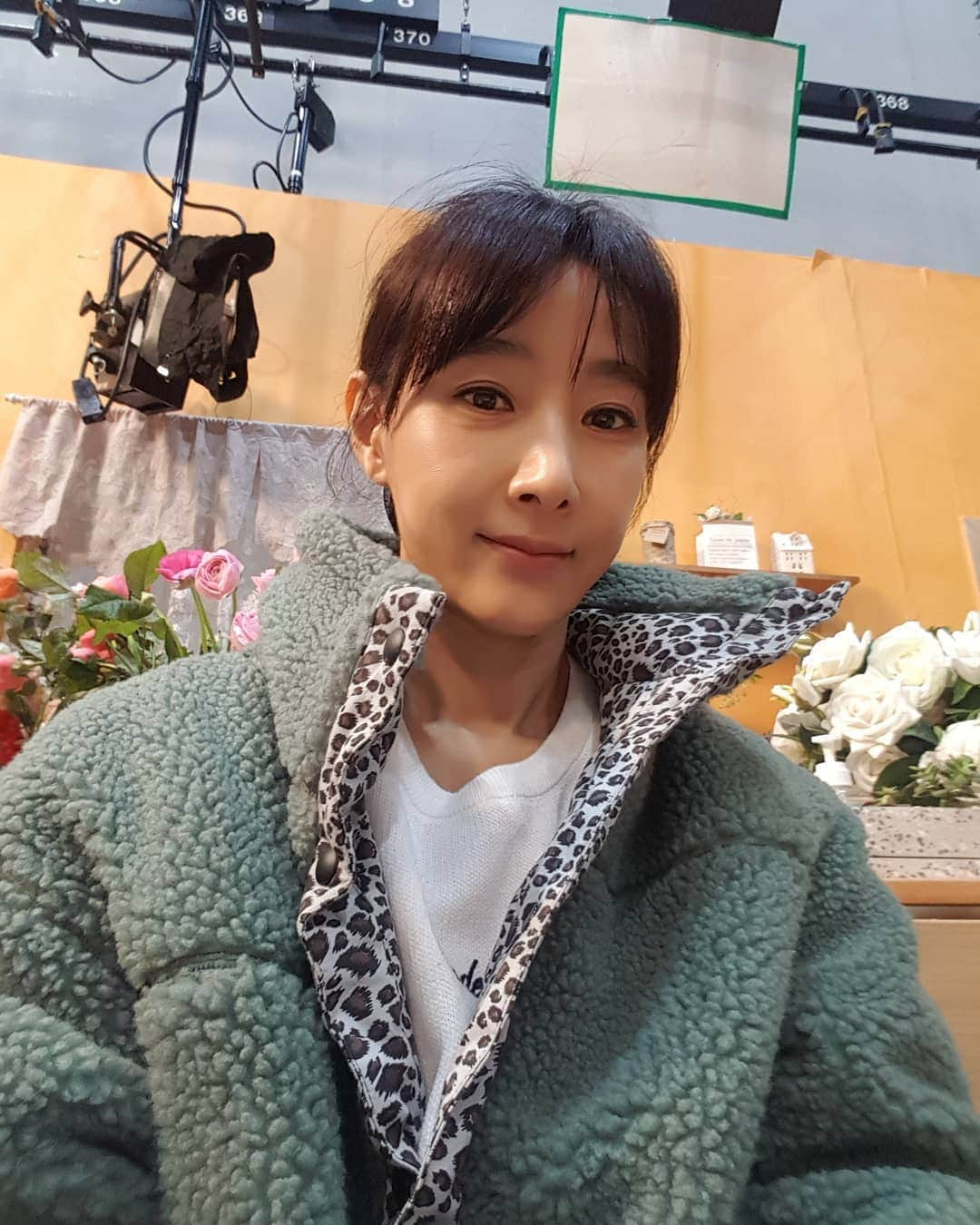 ト・ジウォンさんのインスタグラム写真 - (ト・ジウォンInstagram)「#도지원 #dojiwon #kbs1일일드라마  #누가뭐래도 #이해심 #florist  #2020년 #12월31일 #동틀녘 #해질녘  #daybreak #sunset  #올해#마지막날 #감사했습니다#thankyou 🙇‍♀️💕🌺」12月31日 20時30分 - anna.dojiwon