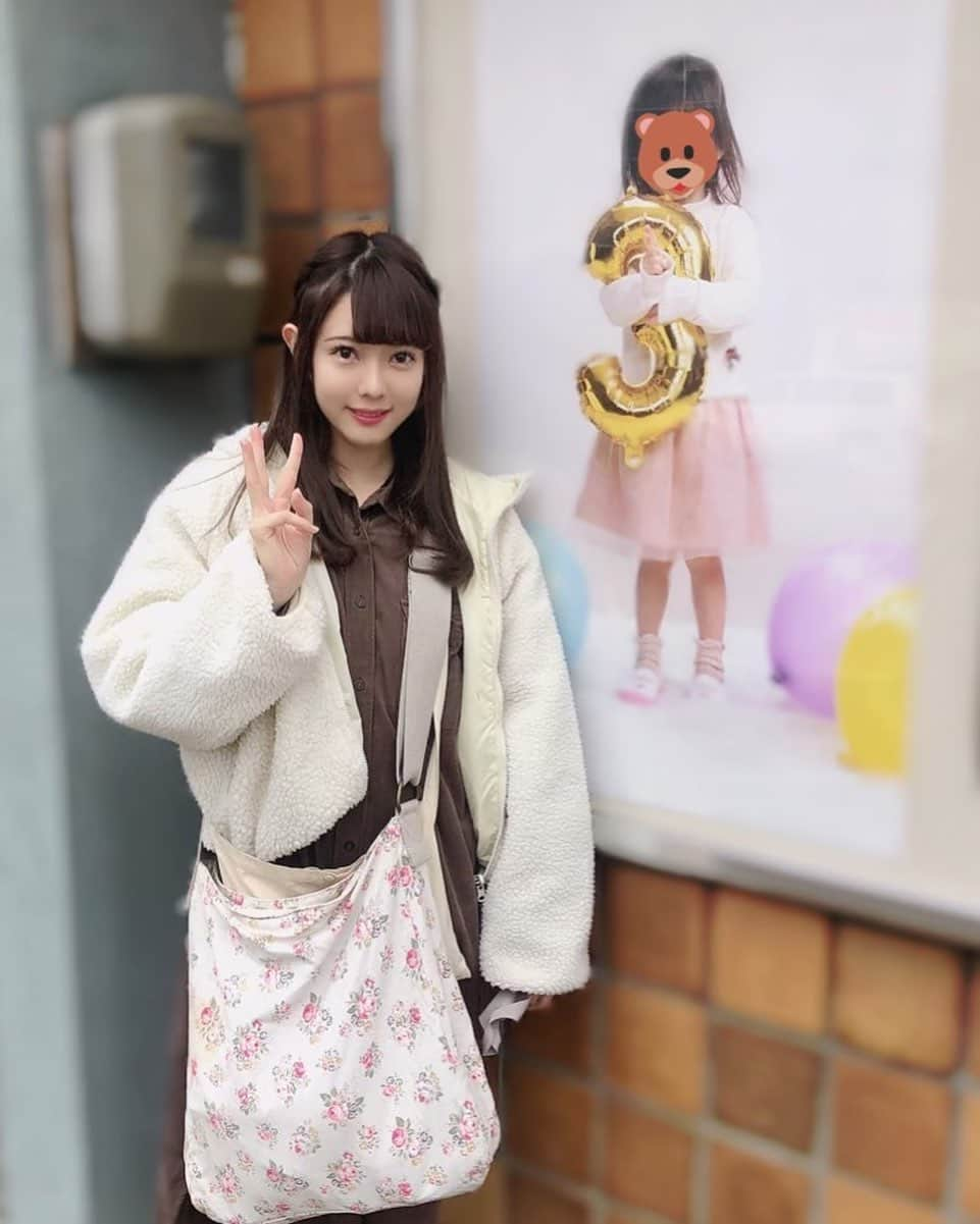 高井つき奈さんのインスタグラム写真 - (高井つき奈Instagram)「2020年、一年間ありがとうございました！ . 正直なところ迷ったり悩んだりする場面が人生で一番多かった一年でもあって、少し前からはこんな風では申し訳ないなとあまりSNS上で言葉にも出来なくて、心配を沢山かけてしまったと思います。本当にごめんね。(´×ω×`) . そんな中で気にかけてくれたり、ずっと好きでいてくれる人からもらった言葉が、立ち止まって考える時の何よりの支えになりました。ありがとうございます。 . ちゃんと支えてもらった分や待ってもらえた時間、好きでいてくれる気持ちを返していけるように、ちょっとずつだけれど頑張っていくので傍で見守って頂けたら嬉しいです。 .  会えない期間もとてもだいすきでした、 2021年もどうかよろしくお願いします。(年を間違えたの見てた人は内緒にしといてね…🐶)」12月31日 20時36分 - tsukinatakai