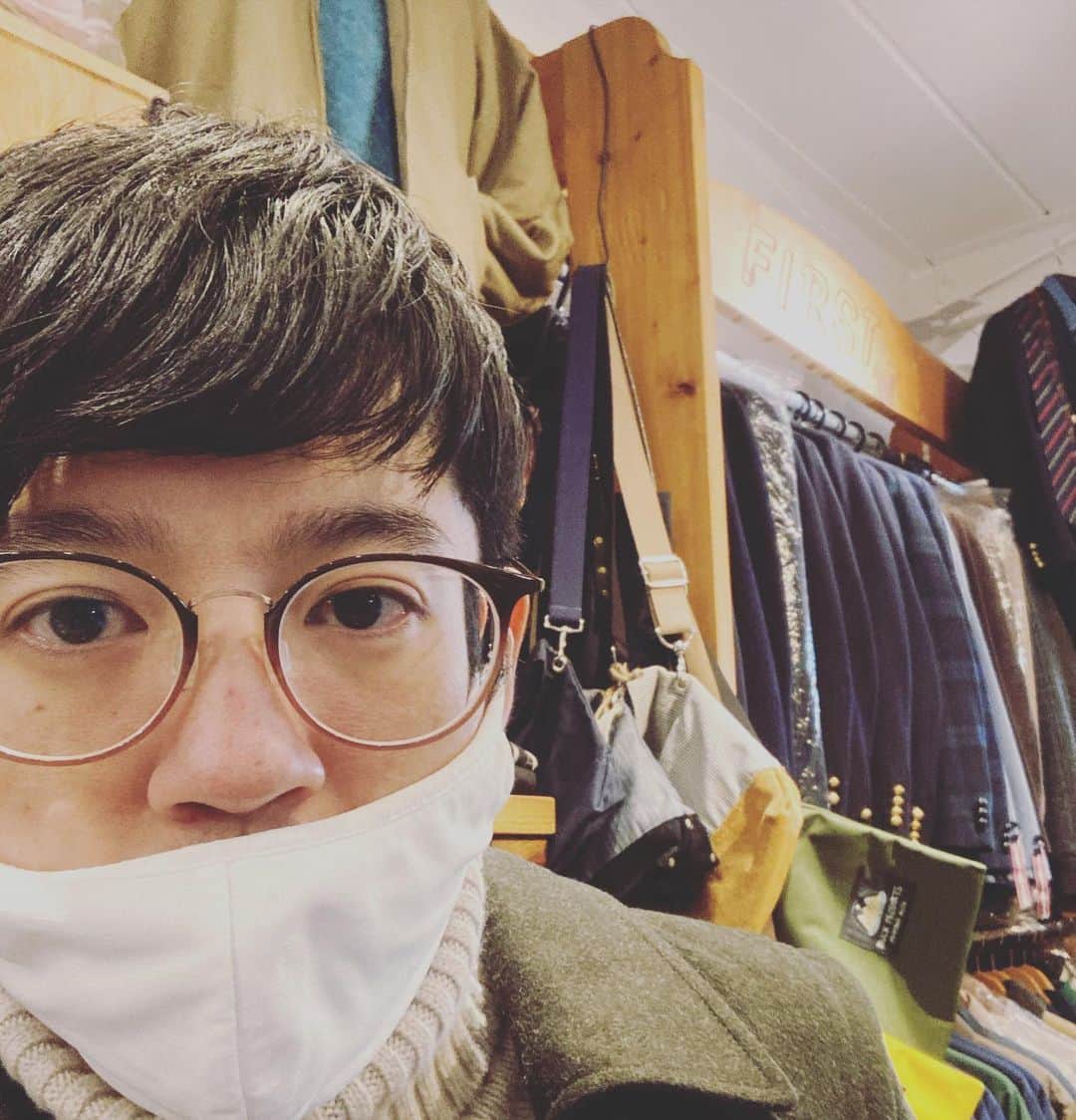 桑原雅人さんのインスタグラム写真 - (桑原雅人Instagram)「2020年、応援して頂いた皆様ありがとうございました😊 大変な年でしたね。。 僕は漫才してる時は楽しくて、良い仕事をさせて頂いてるなと改めて思えた年でした。 それでは良いお年を🍾 来年はもっと良い年にするぞー！ #トット #2020」12月31日 20時37分 - kuwatotto