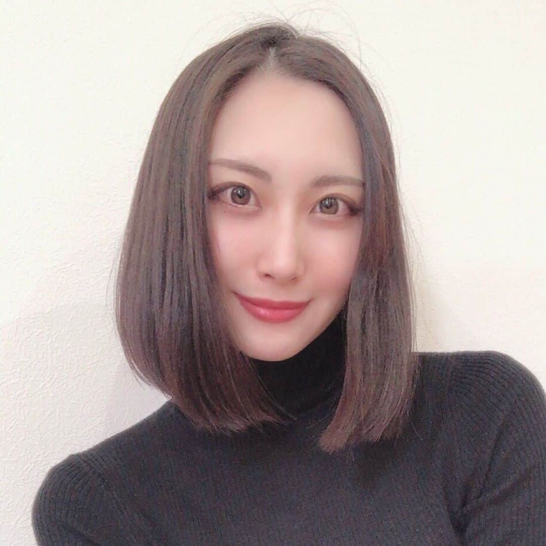 aya onoのインスタグラム：「2020年がもうすぐ終わりますね。 今年も本当に多くの方に支えていただきました。 みんなが想像もしていなかった大変な1年でした… そんな中でもお仕事をいただけて、そして成長できる環境にいられて幸せでした💓 この一年、私に関わってくださった方全員に感謝いたします。 そして、インスタを見てくださる方、応援していただいた方にも心から感謝してしています✨ 本当に本当にありがとうございました！！  今年一年、色々と考えることが多い年でした。自分の課題にも気づくことができました。 もっと活躍できるように、来年は成長、ステップアップの年にしたいと思います。 至らない所も多い私ですが、来年もよろしくお願いいたします☺️  #2020 #thankyou #2021 #大能彩」