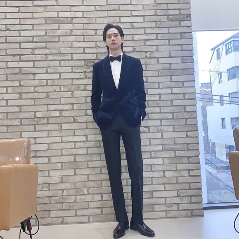 パク・ソンフンのインスタグラム：「🤵‍♂️#로드앤테일러 #에스휴 #스타일리스트기만」