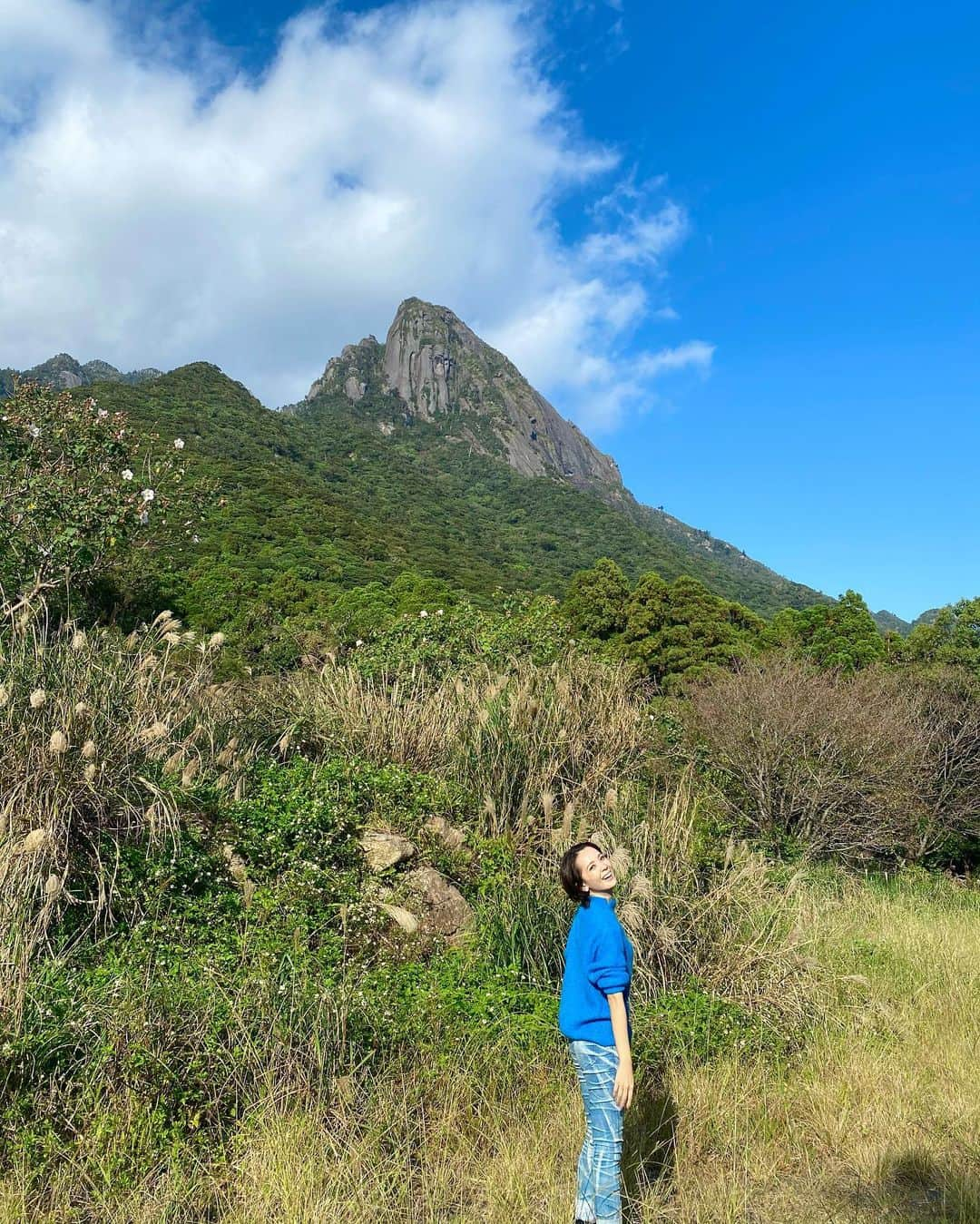 壱城あずささんのインスタグラム写真 - (壱城あずさInstagram)「.﻿ 屋久島には縄文杉以外にもたくさんのパワースポットがありました。﻿ 日本の滝100選の一つである『大川の滝』ではマイナスイオンをたくさん浴びて最高に気持ちよかった✨﻿ ﻿ 大自然を見ていると嫌なことも日々の疲れも何もかも忘れられる。﻿ こういう時間が私にとって何よりも大切。﻿ ﻿ 2020年は誰も想像していなかった大変な一年になりましたが、今年に限らず人生はいつ何が起こるか分からないと思い、悔いのない日々を送りたい。﻿ ﻿ 皆さんにとって笑顔溢れる幸せな2021年になりますように心から願っています❤️❤️❤️﻿ 来年もよろしくお願いします。﻿ ﻿ ﻿ #屋久島﻿ #大川の滝﻿ #モッチョム岳﻿ #千尋滝﻿ #サンカラホテル﻿ #壱城あずさ﻿ #しーらん」12月31日 20時38分 - shiiran1012