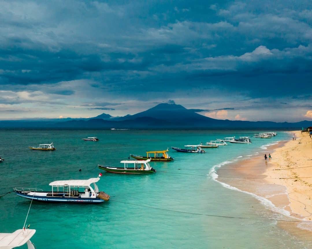 National Geographic Travelさんのインスタグラム写真 - (National Geographic TravelInstagram)「Photo by @joshuacogan / Surfing taxis are anchored along the island of Lembongan as the volcanically active spiritual center of Balinese Hinduism, Mount Agung, releases ash and smoke. For more images of Bali and other places around the world, follow me @joshuacogan.」12月31日 20時38分 - natgeotravel