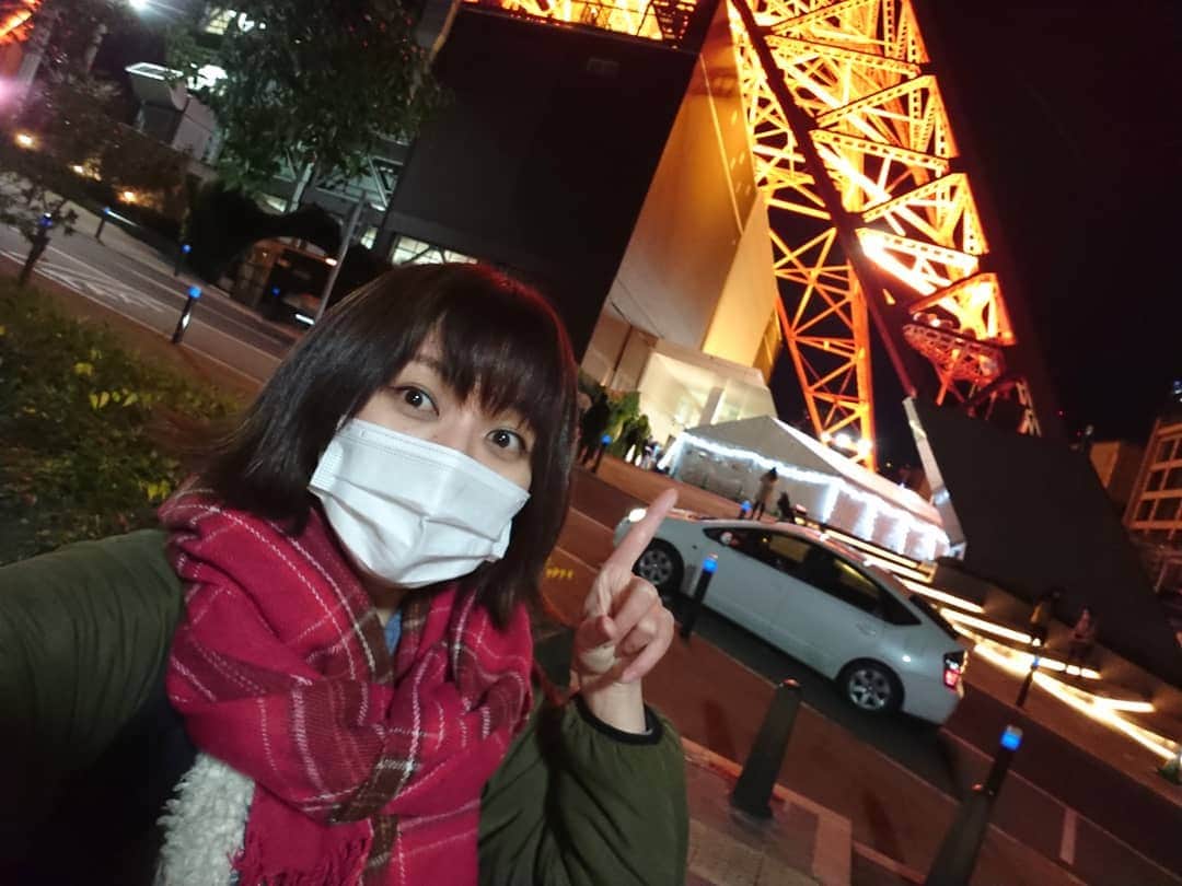 のインスタグラム：「2020年も、ありがとうございました✨ 来年もよろしくお願いいたしマウンテン🗻🌷！  みなさまよいお年をお迎えください🍀 どうか新しい年が健康で 笑顔多き１年になりますように🍀  近くまで来たので東京タワーみてきタワー🗼   #よいお年を  #2020 #ありがとう  #年の瀬」