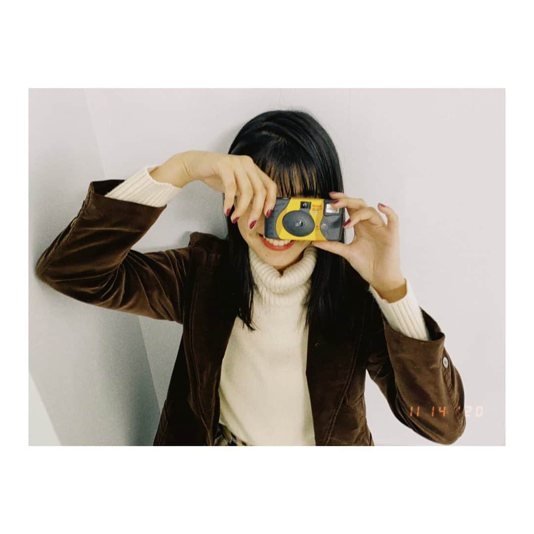 湊胡遥のインスタグラム：「. 12/31.今年も今日で最後ですね〜、  今年はコロナが流行って今までとは違う生活でしたね。 新学年が始まっても、クラスみんなが揃うのが遅れたり ニコラでは、東京に行けず撮影が止まってしまうこともありました。 私は中学3年生ということもあり、来年は受験もあります。今までとは色々と状況が違う中、人生の節目にもなる受験を迎えることに多少の不安はあります。 ですが、そんなことも吹き飛ばしちゃうくらい！ 来年は笑顔と幸せに満ち溢れる、そんな年にしたいと思っています。みんなのことも幸せに出来るくらい、私自身頑張りたいと思います！  今年もたくさんの愛をありがとうございました！ 来年も、よろしくお願い致します☺︎ 皆様、良いお年を！」