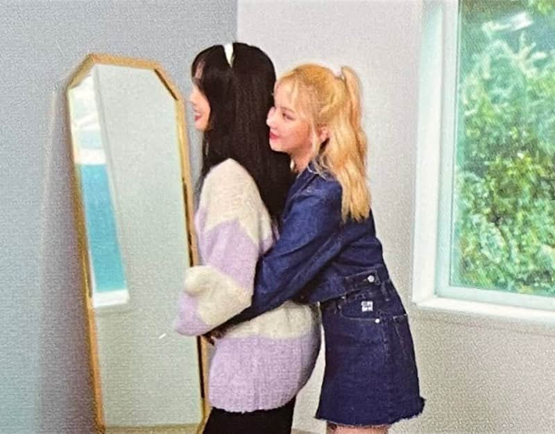 ウナさんのインスタグラム写真 - (ウナInstagram)「201231 • [SCAN] EUNHA for GFRIEND 2021 Season’s Greetings // credits: MercedesTGBPI_M🤍」12月31日 20時50分 - jung.eunha