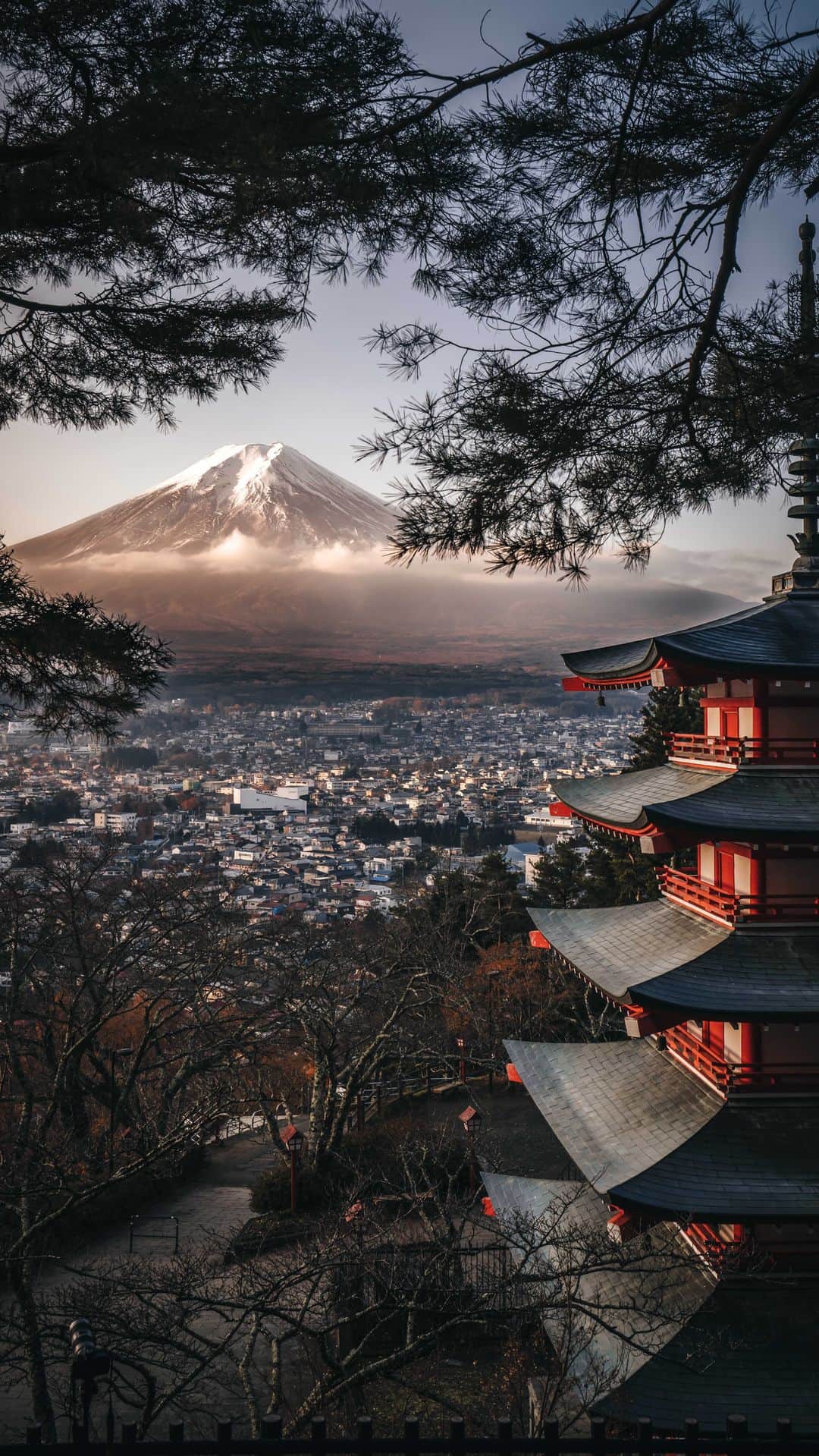 R̸K̸のインスタグラム：「This year, there were may things. Among them, It will be COVID-19. I couldn't attend the birth of my son, and I haven't been able to meet my son yet. Regarding work, I think that there was still work in this COVID-19 disaster. I am really grateful to the people who gave me job. Even so, half of job were canceled and I had a lot of trouble. It seems that this situation will continue, but I hope this situation will recover and want to travel abroad. I want to meet my son and wife. ・ By the way, these images are the pictures of Mt. Fuji that I have taken so far. It finally snowed on the summit the day before yesterday. If you come to Japan and want to shot picture of MT. Fuji, I am very happy that if you refer my images. May 2021 be a good year for everyone.  ・ Will confirm exact location in comments.  ・ #reels #instagramreels #photographytutorial  #photographytips #reelsofinstagram #reelsininstagram #tips」