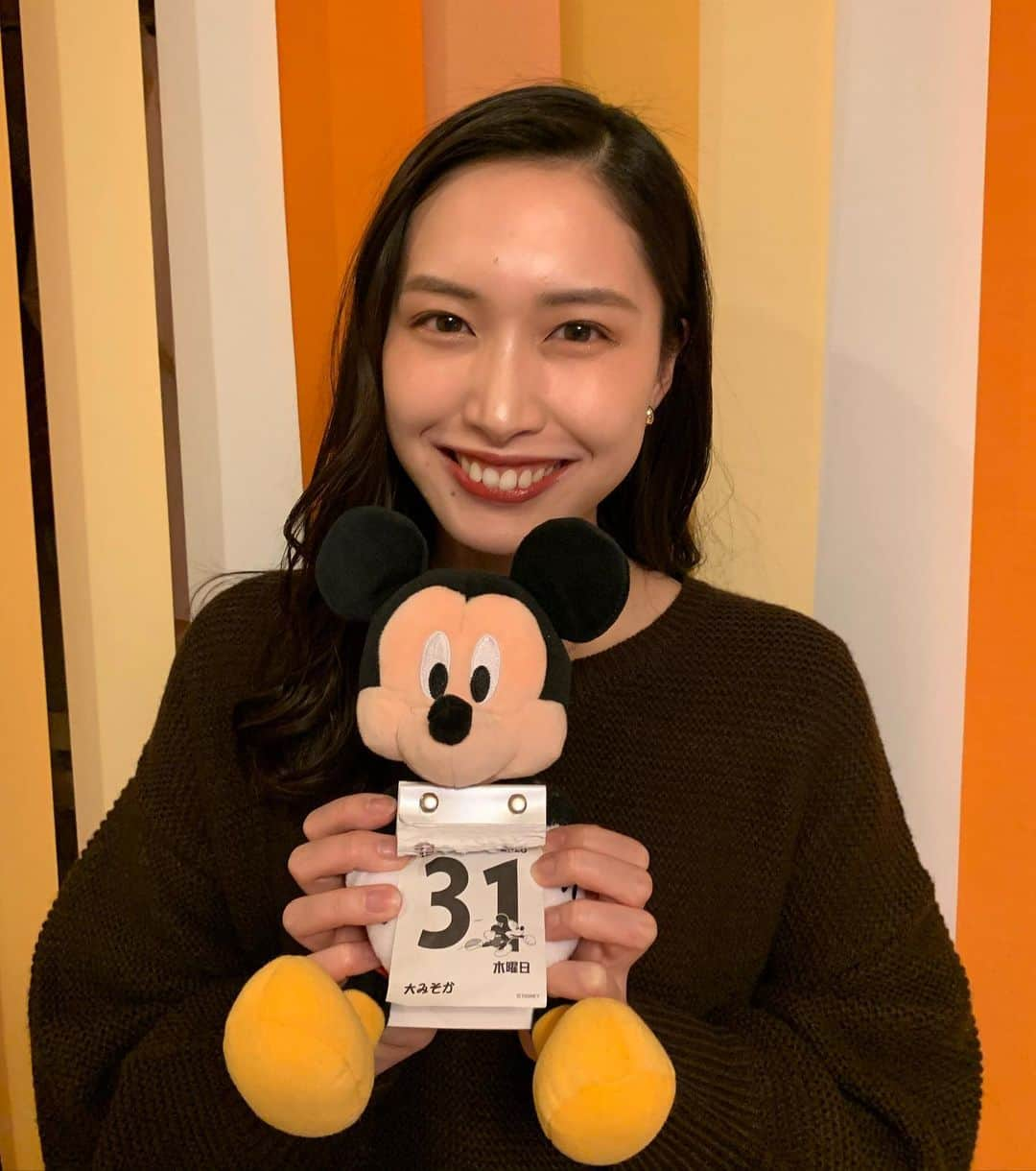 糸川菜央さんのインスタグラム写真 - (糸川菜央Instagram)「2020年は大変お世話になりました！  初めてのことだらけの一年間で、支えてくださった皆さんには感謝しかありません！ 本当にありがとうございました！  もう2021年はすぐそこだ〜！！ 良いお年をお過ごしください☺️  #大晦日 #日めくりカレンダー #mickeymouse #2020 #2021」12月31日 20時55分 - nao_itokawa