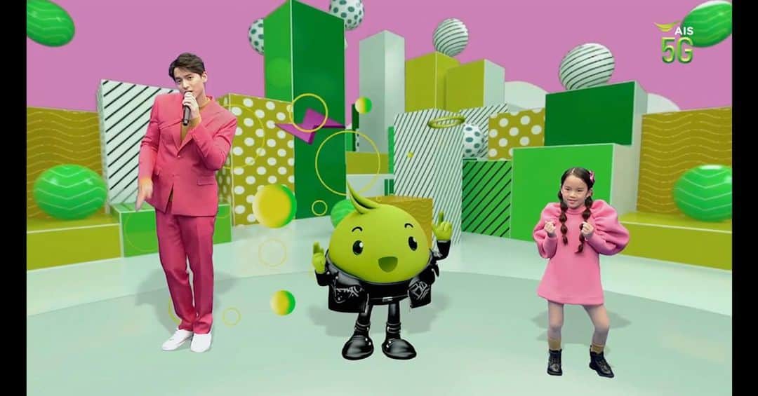 Jirayu Tangsrisukのインスタグラム：「มีใครดูอยู่บ้าง !!! AIS 5G THE FUTURE OF VIRTUAL CELEBRATION 2021 งานเคาท์ดาวน์เสมือนจริงสุดล้ำครั้งแรกในไทย!  สนุกกับ AIS Family และ ศิลปินทุกเจเนอเรชัน ชมพร้อมกัน 18.00 น. ที่ AIS PLAY และชมแบบ 360 องศา ที่แอป AIS 5G PLAY VR    #AIS5GVirtualCountdown #AISFamily」