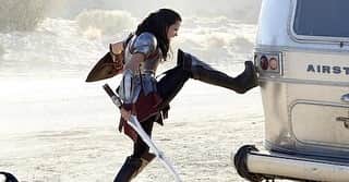 ジェイミー・アレクサンダーのインスタグラム：「Last Thursday of 2020 #mood #bye #nye #ladysif」