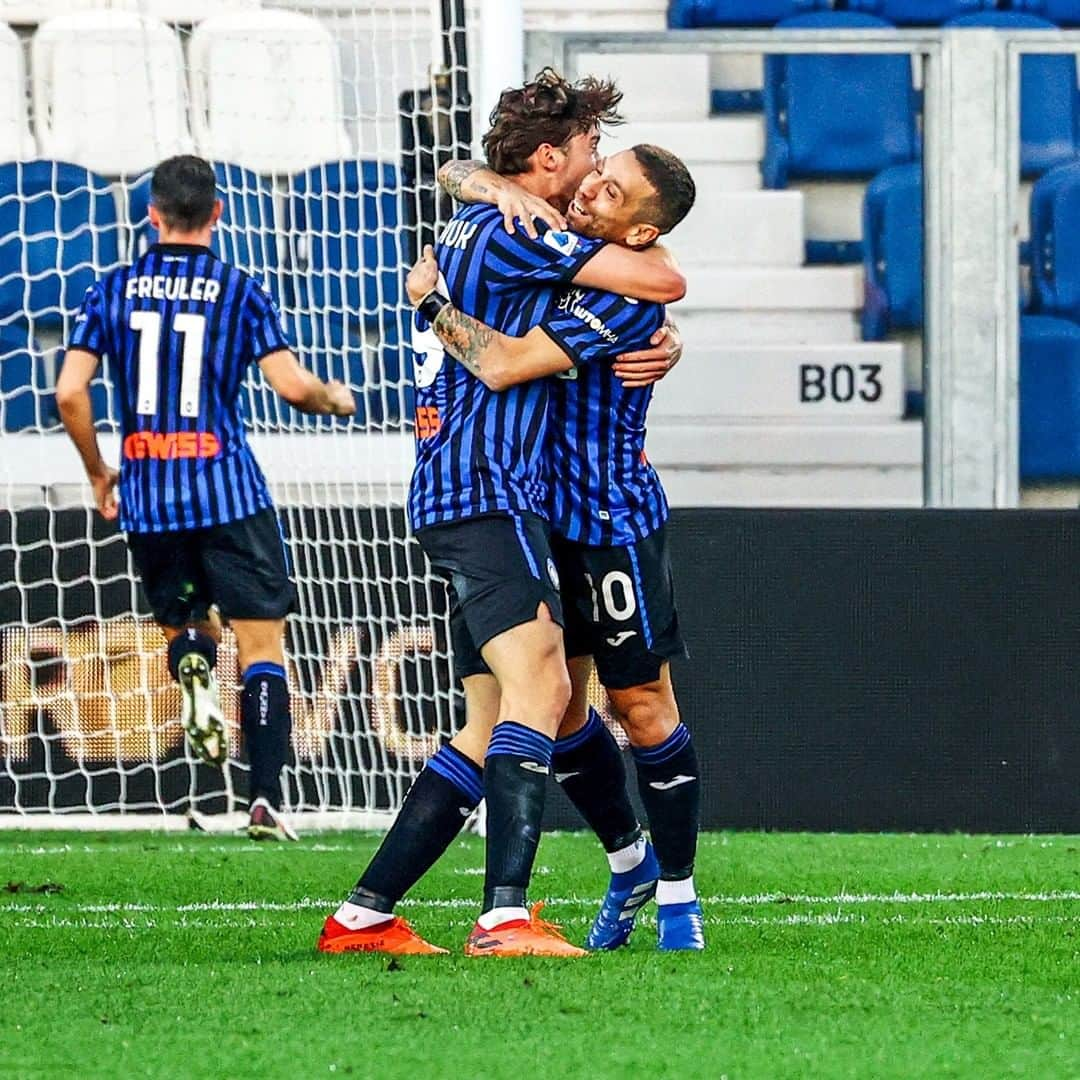 アタランタBCさんのインスタグラム写真 - (アタランタBCInstagram)「Un anno di 🗣 "𝘎𝘰𝘰𝘰𝘭" ⚽️ A year full of 🗣 "𝘎𝘰𝘰𝘰𝘭" 🔥 ⠀ #GoAtalantaGo ⚫️🔵 #Atalanta #BergAMO #ForzaAtalanta #football」12月31日 20時59分 - atalantabc