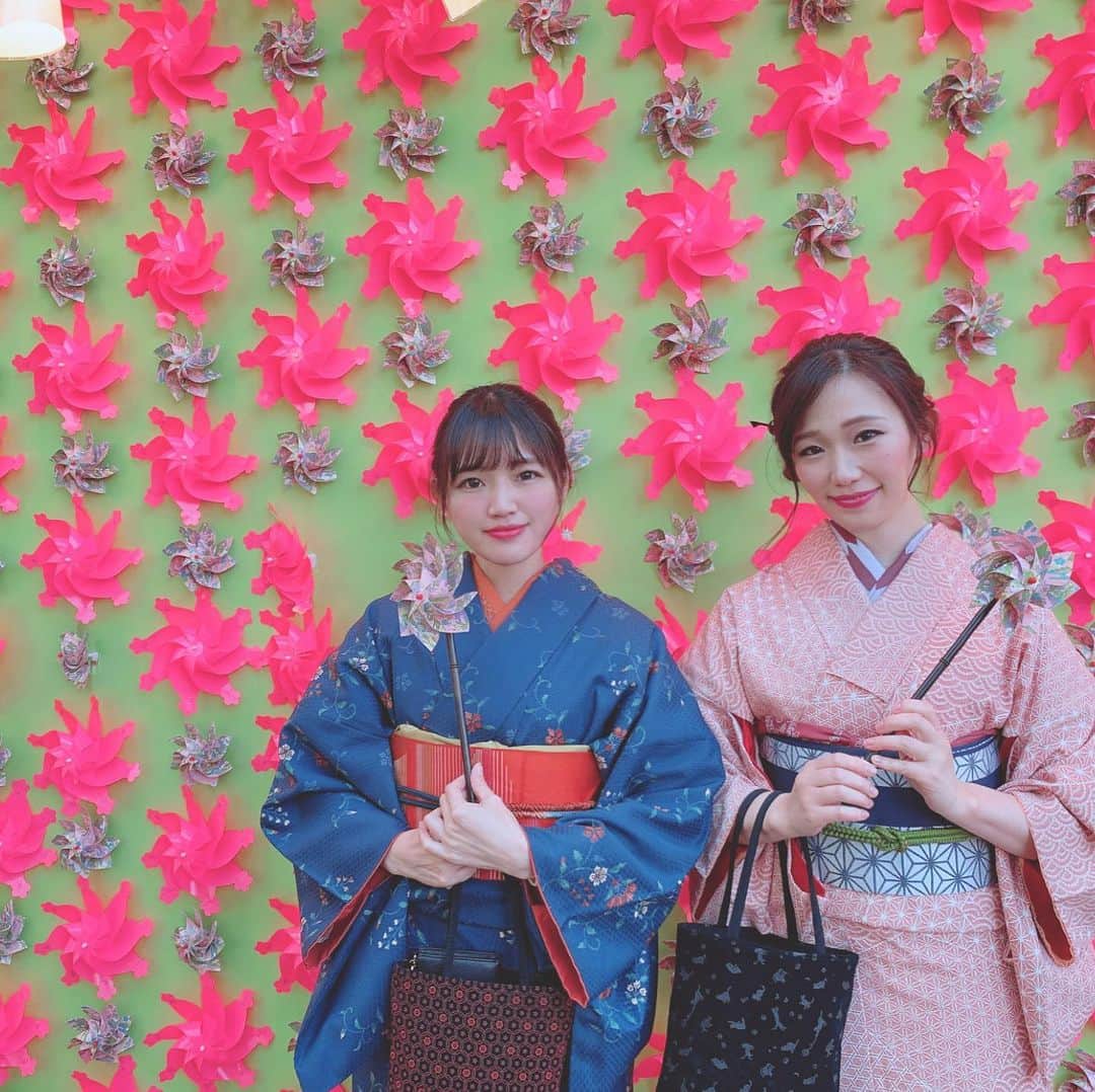 Riicoのインスタグラム：「🌸🌻🍁❄️ ・ ・ ついにもう大晦日っ！ 今年が終わってしまう前に2020年の思い出を貼ってゆくぞーーー！(一気にギュッとまとめ！笑。来年もし気が向いたら細かく載せるね！笑) ・ コロナでなかなか お出かけできなかったけど、 ちゃっかり春は桜とお着物🌸 夏はひまわりとプール🌻👙 秋は温泉♨️ そして実家(愛知)に帰省❤️ と楽しみました♬ 今年もなんだかんだで 思い出いっっぱい作れて幸せでした🥺❤︎ gotoキャンペーンも利用したりしたよ♬ ・ 来年はどんな年になるんだろうね… コロナの終息を願うばかり。。  (↓ここからは今年を振り返る！) とはいえ2020年、なんだかんだで良い1年でした！ 去年はボロボロだったメンタルも復活してそして何より仕事運が上がったのが嬉しかった。 今の職場に出会えて未来が開けたなって。 子供と関わる日々は本当にいろんな発見があってね。 楽しいだけじゃなく正直しんどい日もあるけど…でもやっぱり子供と関わるのが好きだから癒されながら仕事してます✨ そして健康でいられてるのも本当にありがたいことだなと。コロナが流行ってからわたしの職種は逆に忙しくなって💧 かなり働きマンで月に6日しか休みがないくらい働いてて、それだけ外に出ててもコロナに感染せず、風邪も少しひいてもすぐ治るという体力をつけました…！！体力仕事だから気づいたら免疫力上がってたんだと思う！笑 コロナで楽しみがたくさん奪われてしまった点はあったし切ない気持ちも寂しい気持ちもあるけど、、 それにアーティスト活動も引退を発表してみんなにも悲しい想いをさせてしまったよなぁと😢けどほんとずっと感謝の気持ちを忘れないし存在も忘れません！ みーんな元気でいてほしい♬ そう思うばかり♬ そしてわたし自身楽しく過ごせているので結果トータルして良い1年だったって思えるんだ！ ・ みんなはどんな1年だったかな？？？ ・ 来年も、より一層精進して頑張ろうと思う！！ 幸せないちねんになりますように！！🍀 自分次第！何事もっ！ ありがとう2020！！！ ・ (なんか長くなってしまった…、日記かっ！て自分にツッコミ入れたよね。笑) ・ 2020も関わってくださったたくさんの方々に感謝の気持ち。ありがとうございました😊 みなさん良いお年を〜〜っ！✨ ・ ・ #2020 #年末 #良いお年を 🎍❤️ #2020の思い出まとめ　♬」