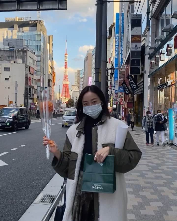 泉見祐希のインスタグラム：「. 2020年！私と携わってくださったすべての皆さま！本当にありがとうございました。🌈 世界まるごとガラッと変わってしまった一年でしたが、皆さまのおかげでそんな中でも常に前を向いていけました。 2021年は大きな口して笑い合える日が早くきますように。🌈 2021年もどうぞ宜しくお願い致します。 . 泉見祐希　2020.12.31」