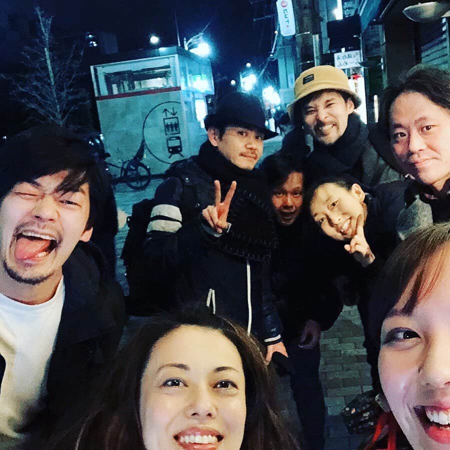 池田有希子のインスタグラム：「今年は新国立劇場『リチャード3世』三味線 七三会、『Blue Rain』、atlasコンサート、リーディング『シスター』、カムカムミニキーナ『燦燦七銃士』をお陰様で務めさせて頂きました。 おうちでの創作活動も充実🤣アンサンブル華みずき動画に三味線で参加させていただき、テレビのバラエティにもいくつかお邪魔して、コロナの時代を皆様の愛と勇気と慎重さと御知恵で乗り切ることができました。  振り返れば悪いことばかりではなく感謝と出会いと学びに満ちた年でした。今年の学びを無駄にせず来年に繋げねば。  まずは皆！健康でね‼️」