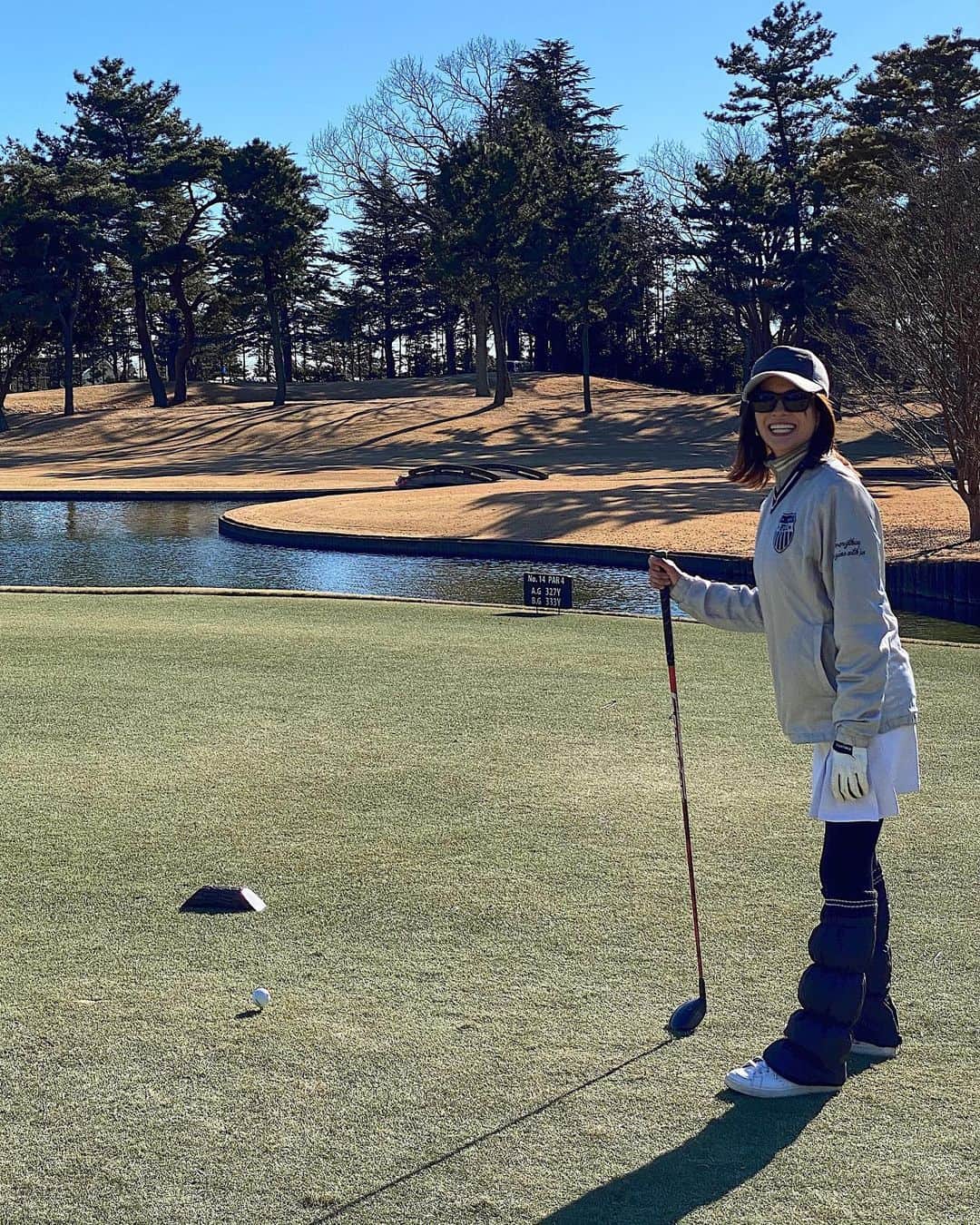 土屋希美のインスタグラム：「2020打ち納め🏌️‍♀️♡ 来年こそはゴルフの仕事できますように❗️ #打ち納め」