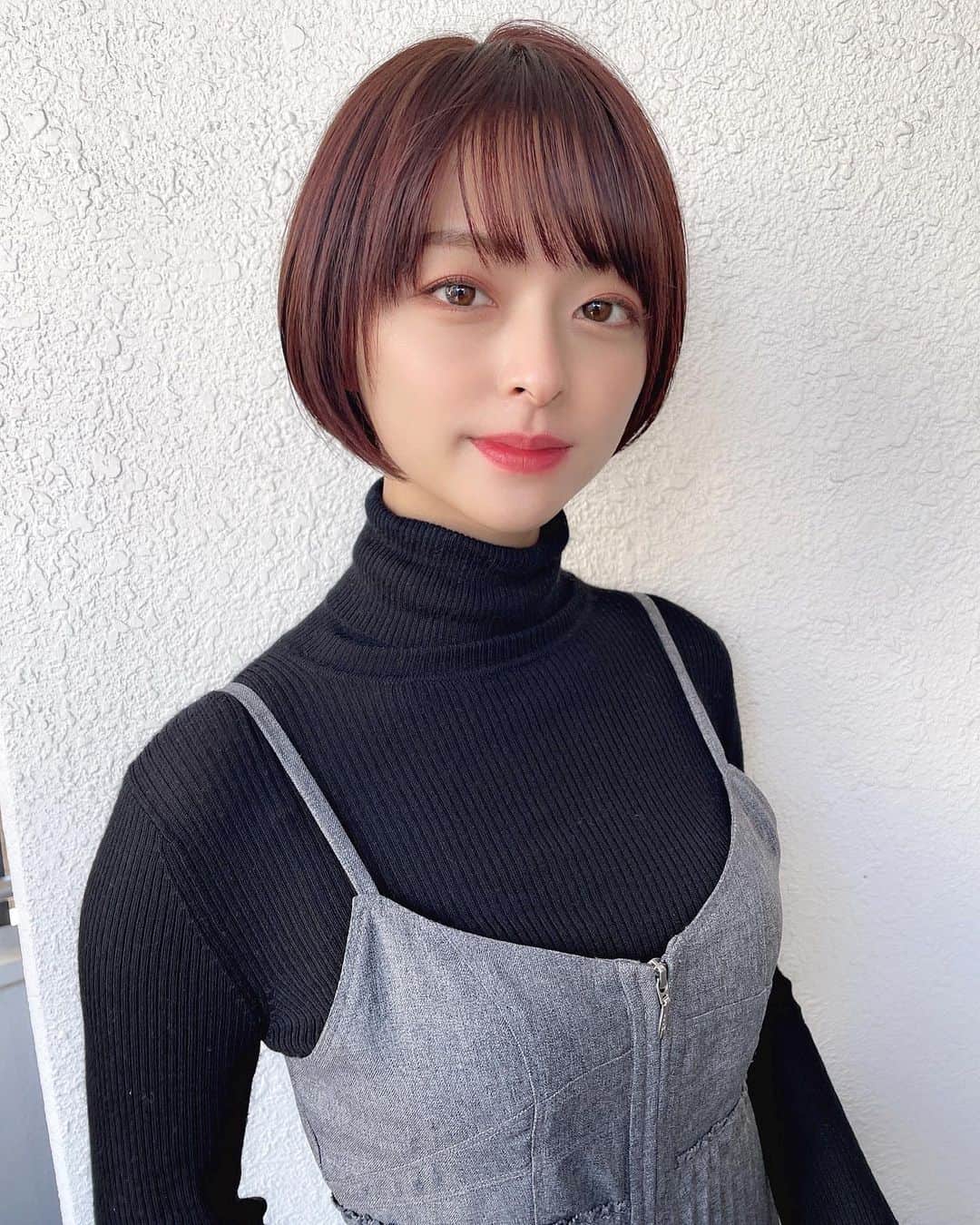 かおりのインスタグラム：「・ ・  今年も残りわずか🥺 あっという間の1年だったなぁ  みなさん良いお年をお迎えください🙇‍♀️  #良いお年を　#タートルネック」