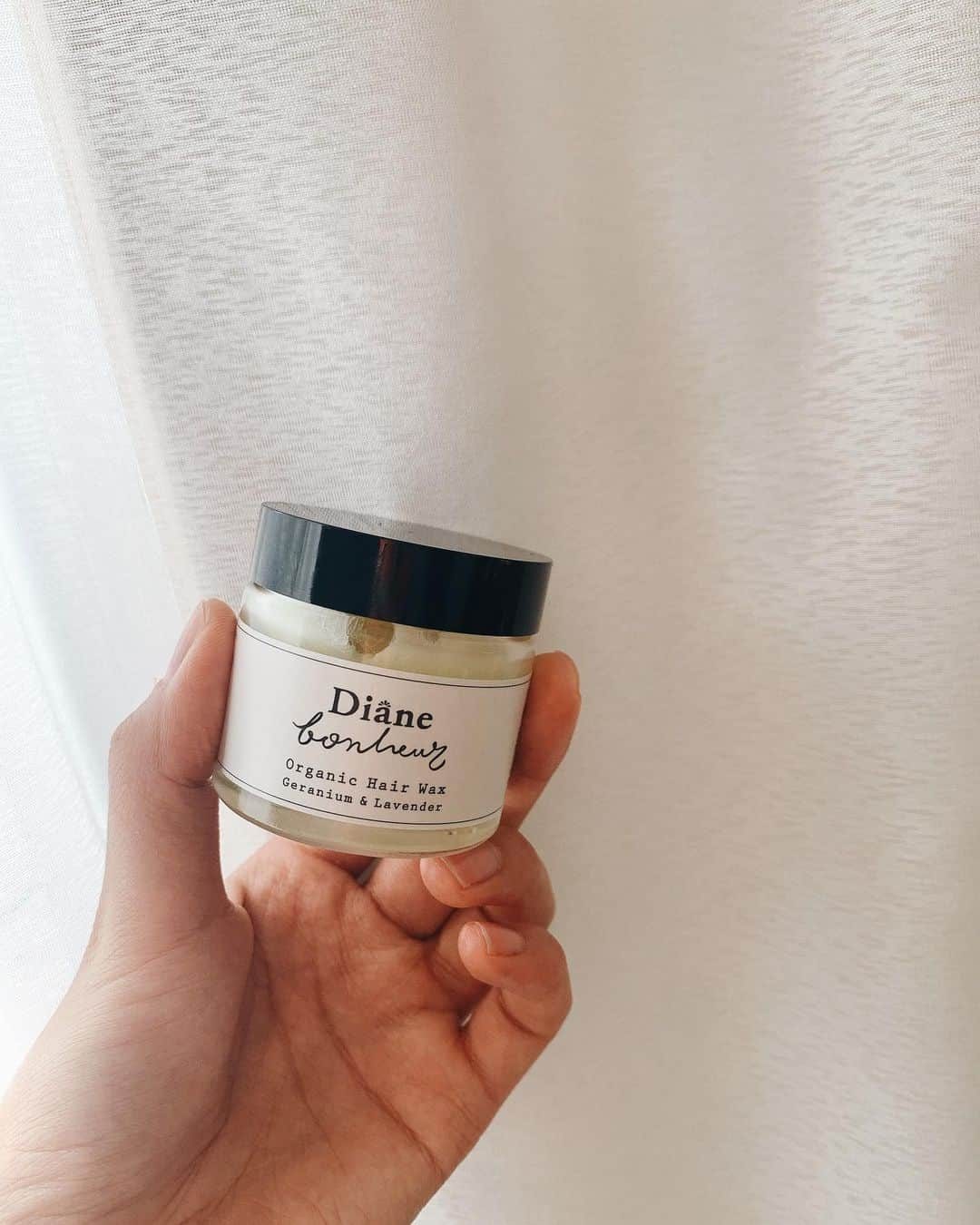 小西翼さんのインスタグラム写真 - (小西翼Instagram)「.  いつもつけてるhair wax の付け方☺️🤍 @dianebonheur いつも手にたくさんとって手でオイル状 にしてボリュームが出る髪の毛を 抑えながら塗ってます！！☺️ 天然100%でやさしいから 残った後は、手にもつけてます🤍笑 安心🤍 . #ダイアンボヌール #Dianebonheur #今日やっと撮れた#笑 #後ろに旦那ひょっこり」12月31日 21時07分 - tucha_k