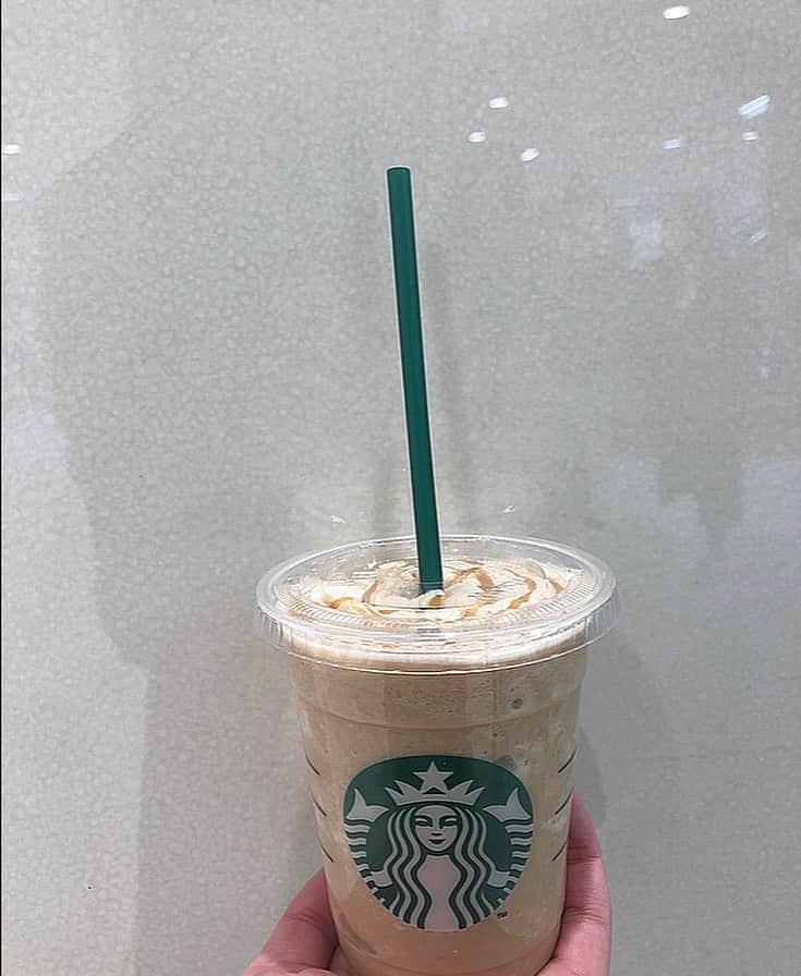 藤村結衣さんのインスタグラム写真 - (藤村結衣Instagram)「♡❤︎♡…  #starbucks #cafee #love  #スタバ #コーヒーフラペチーノ  #キャラメル #スタバ新作 #ではない」12月31日 21時10分 - __iammaru