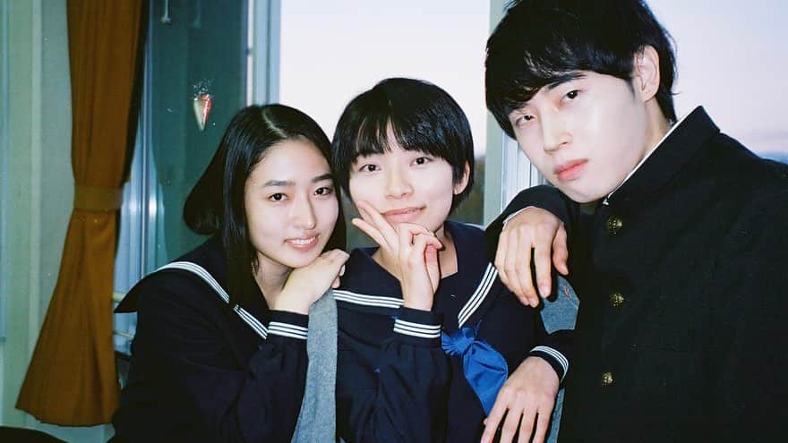 AO のインスタグラム：「年越す前に告知です🙋‍♀️ 早稲田大学映像制作実習 佐藤杏子監督の 「冷めるのを、待っている」 に石井真理子役で出演させていただきました🙇‍♀️ 1月16日に上映会あります！ 当日配信もあるみたいなのでぜひみていただけたら嬉しいです✨ #早稲田大学#映像制作実習」
