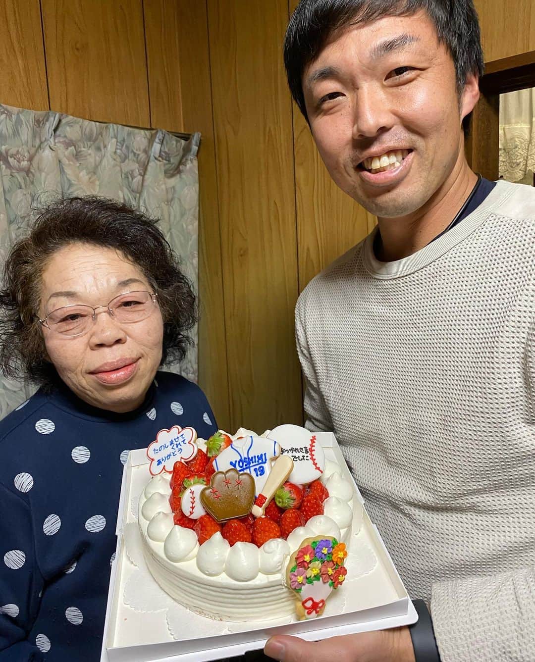 吉見一起さんのインスタグラム写真 - (吉見一起Instagram)「トヨタ自動車時代の寮母さんにお疲れ様会をしてもらいました。 いつも美味しい食事でもてなしてくれます。」12月31日 21時20分 - kazukiyoshimi_official