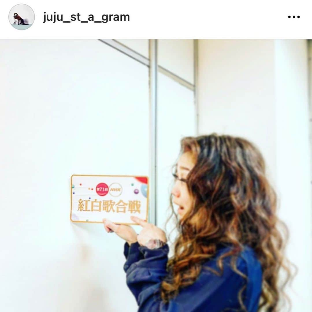 JOJO（ものまね）さんのインスタグラム写真 - (JOJO（ものまね）Instagram)「JUJU姐さん✨ もうすぐ出るぅー"(ﾉ*>∀<)ﾉ✨ . 今からうるうる( இ﹏இ )w . #juju #jujulive #jujufam #juju大好き #juju好きと繋がりたい #jujuのそっくりさんjojo #jujuのそっくりさん #jujuのjojo #jujuのものまねjojo #remember #奇跡を望むなら #jujuありがとう #一緒に頑張ろう ！#口角上げて ！#smile #smile😊 ✨#juju紅白歌合戦初出場 #紅白歌合戦 #紅白歌合戦初出場おめでとう #紅白歌合戦初出場 #やさしさで溢れるように #やさしさであふれるように #優しさで溢れるように #良いお年を #良いお年をお迎えください #良い年になりますように #良い年をお迎えください #よい年になりますように #良い年になりそう (｡-人-｡)💕」12月31日 21時16分 - jojo_monomane