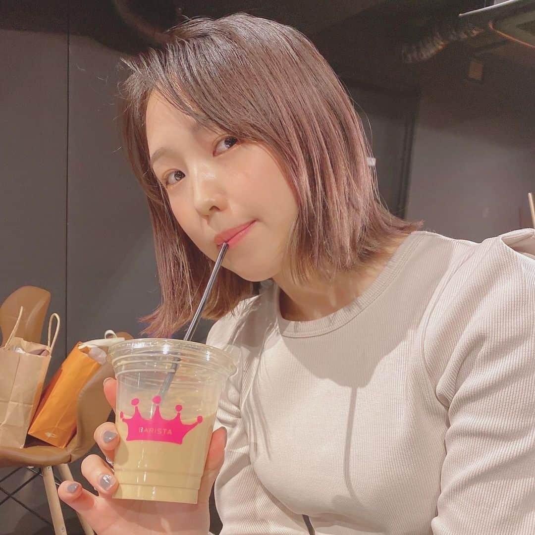 高森紫乃さんのインスタグラム写真 - (高森紫乃Instagram)「年終わりに好きなとこのカフェラテ飲めてごきげん^ - ^トークたのしかった♡みんなありがとう♡次はカウントダウンライブ✌🏻」12月31日 21時16分 - shino_starmarie.official