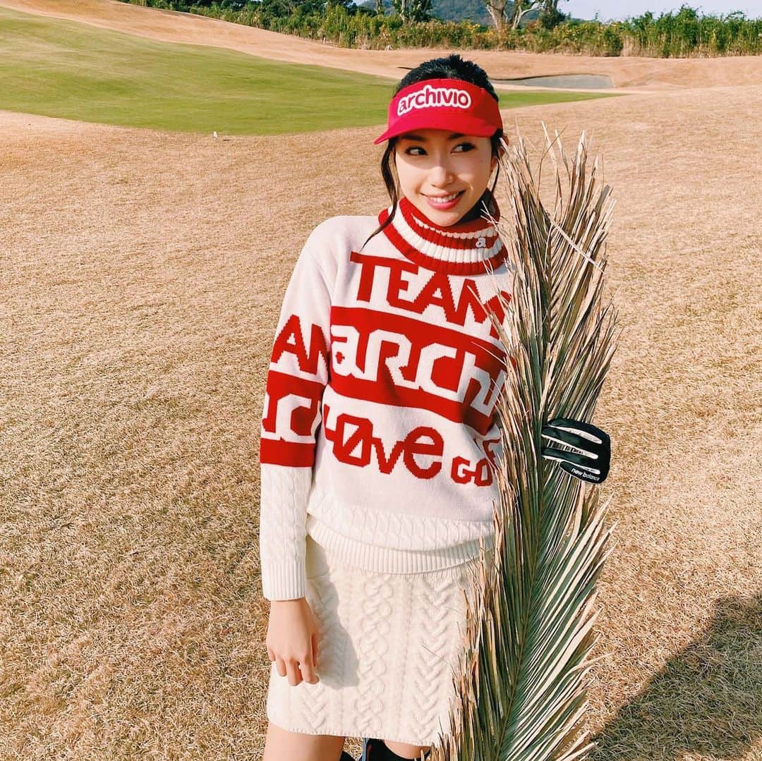 中島亜莉沙さんのインスタグラム写真 - (中島亜莉沙Instagram)「さよなら2020。 今年の思い出＝マスク😷  皆さん来年の抱負は何ですか？✨ 来年度も宜しくお願いします🥰  ウェア @archivio.official_online  #ゴルフ納め #ボタニカル女子 #ありさvsヤシの木みたいなの  #golf #golfwear #archive  #ゴルフ #ゴルフウェア #アルチビオ #さよなら2020」12月31日 21時17分 - arisan_days