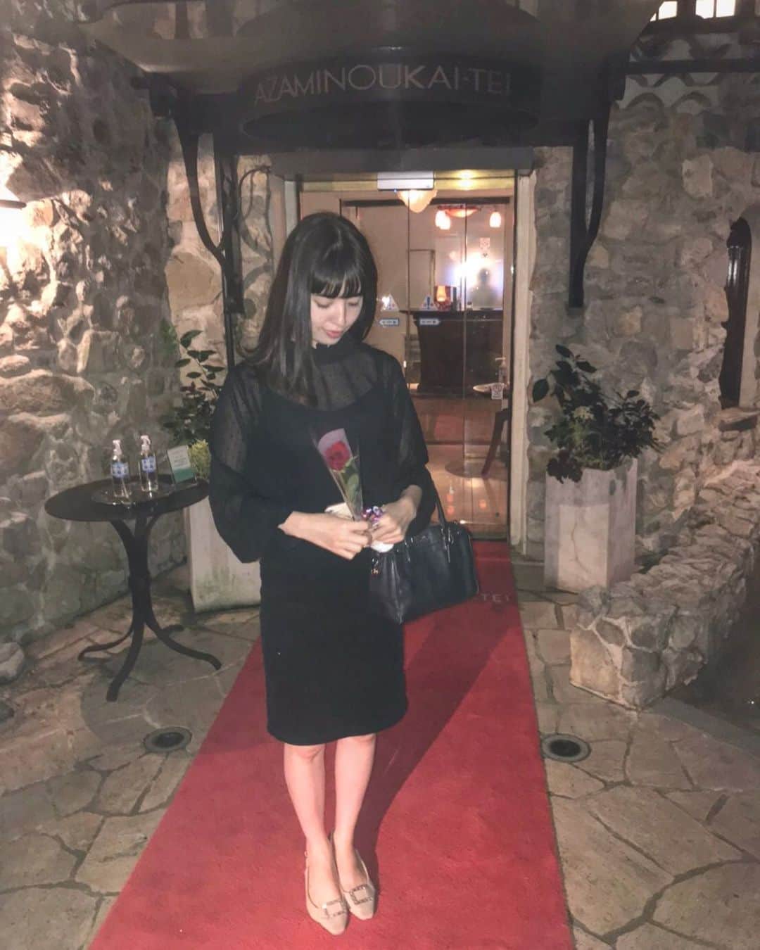 三好あんなのインスタグラム：「. 皆さま2020年も大変お世話になりました🌛🤍 . . ウイルスにより世の中が一変し 誰もが例年とは違う1年を過ごされたと思いますが、 来年こそは事態が終息し 皆様が穏やかに過ごせることを切に願います🙏🦔 . . 来年もどうぞ宜しくお願いいたします✨ 良いお年をお迎えください🎍🧡」