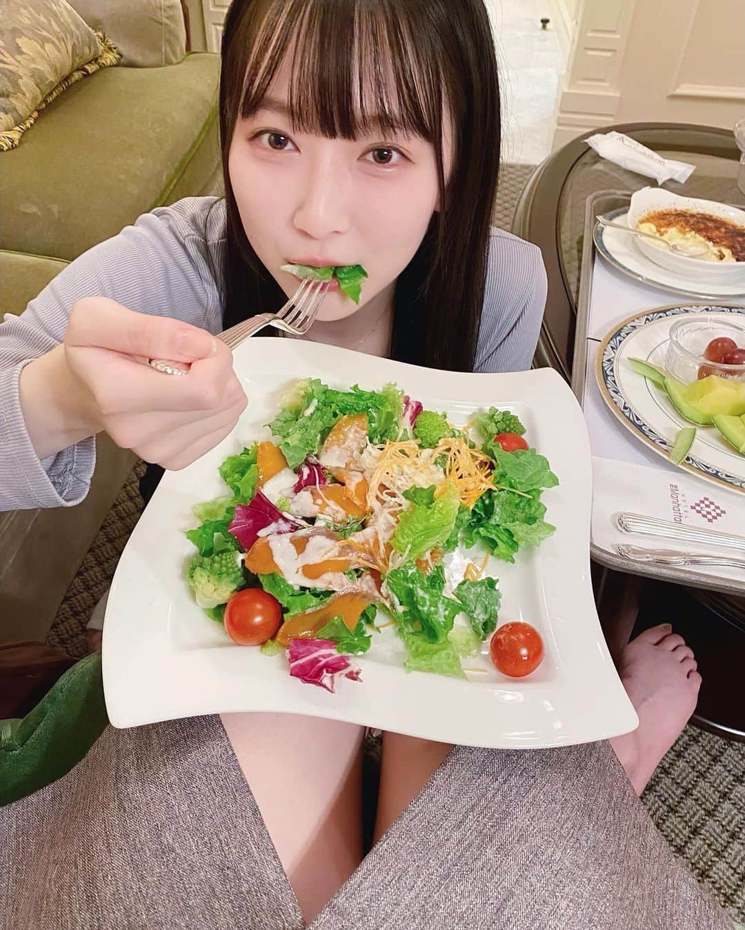 越智ゆらの（ゆらゆら）さんのインスタグラム写真 - (越智ゆらの（ゆらゆら）Instagram)「ありがとうございました2020  今年も応援して下さった皆さん そして今年知って下さった皆さん ずっと手を繋いでくれている皆さんも 本当にお世話になりました  なんだかんだ さいっこうに幸せな年！を今年も更新！  私2020大好きになったよー❤️ いっぱい笑って泣いて そして最後の最後まで面白い年になった ↑この話はまた後日。笑  想いはブログに綴りましたので見てください…！」12月31日 21時21分 - yula1018