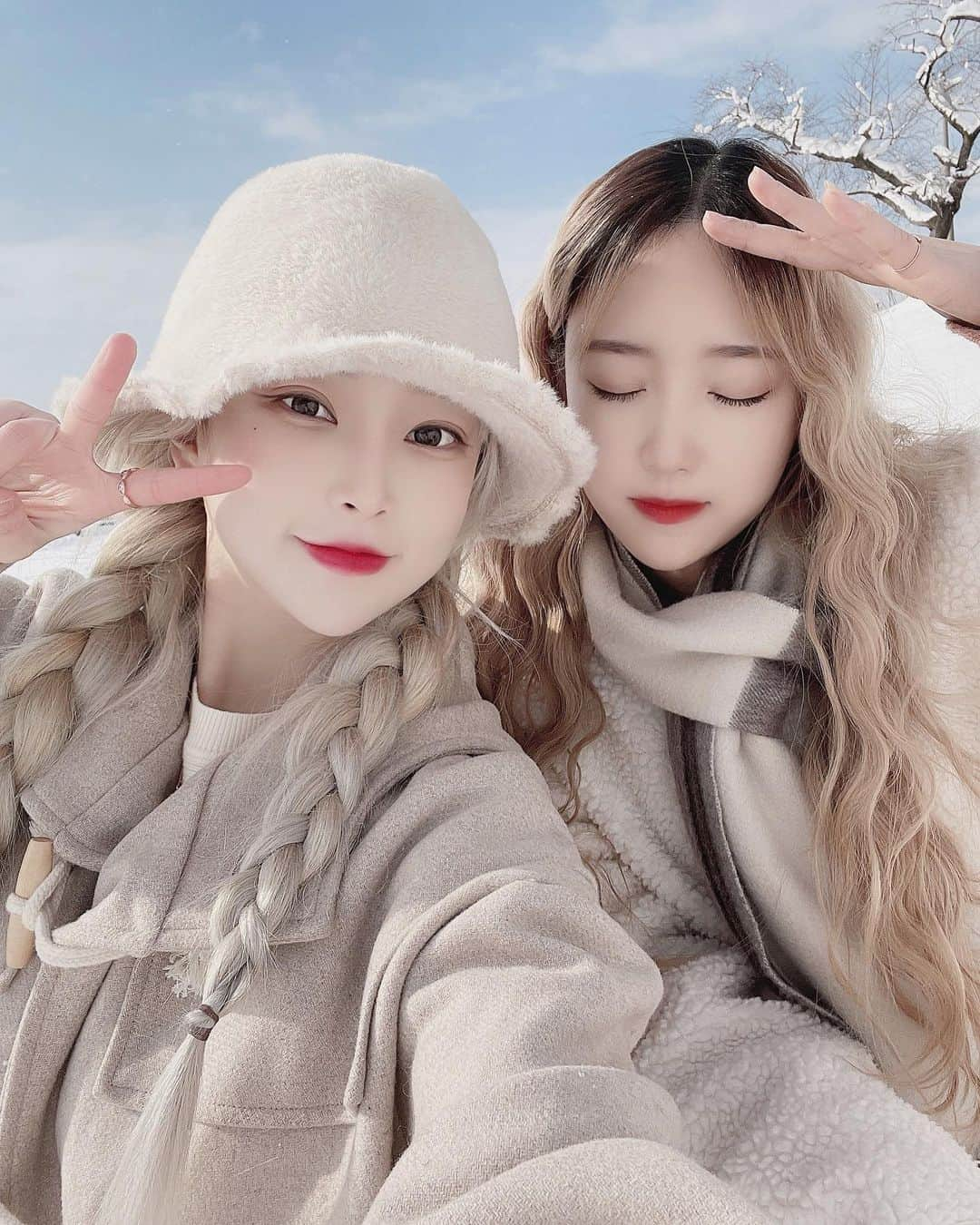 オ・ジウンさんのインスタグラム写真 - (オ・ジウンInstagram)「2020 마지막 게시글 ꢭ ❄️ 정읍은 눈이 많이와서 거의 다른세상☃️ 눈사람도 몇년만에 만들고 (손 너무 시림) 올 해 마지막 예쁘게 보냈다 ♡  다들 올 한 해도 고생하셨어요 🐰」12月31日 21時24分 - gini_s2_