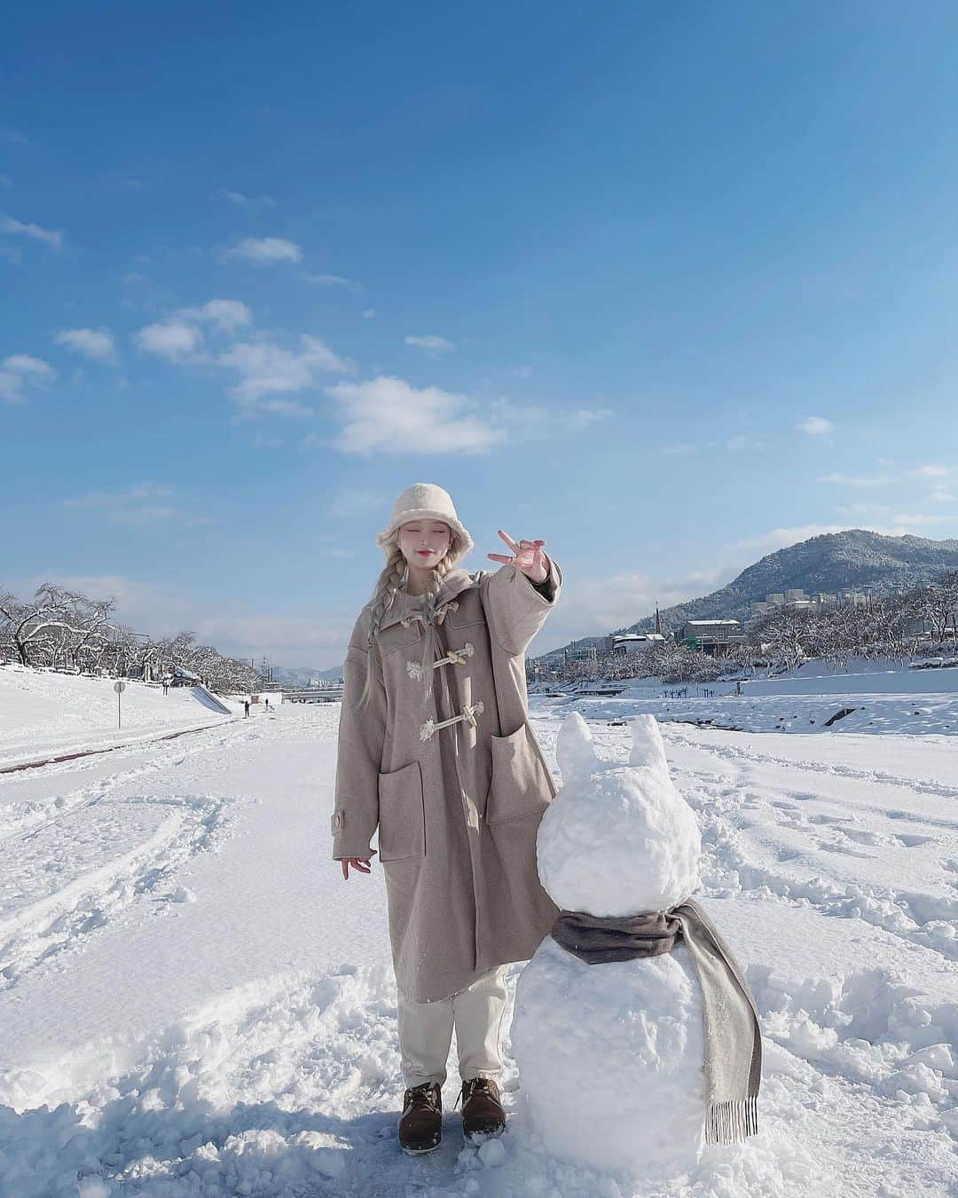 オ・ジウンさんのインスタグラム写真 - (オ・ジウンInstagram)「2020 마지막 게시글 ꢭ ❄️ 정읍은 눈이 많이와서 거의 다른세상☃️ 눈사람도 몇년만에 만들고 (손 너무 시림) 올 해 마지막 예쁘게 보냈다 ♡  다들 올 한 해도 고생하셨어요 🐰」12月31日 21時24分 - gini_s2_