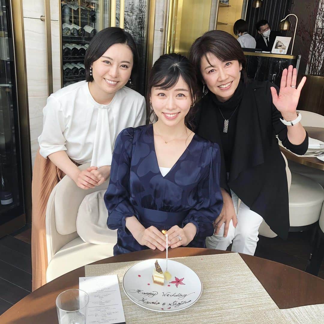 瀧口友里奈のインスタグラム：「・ 皆さん、年越し蕎麦はもう食べましたか🥢 私は今日、お昼も夜もお蕎麦です〜😁🧡 お蕎麦が大好きなので、ここぞとばかりに調子に乗っています🤣 ・ こちらも少し前のことになりますが🌟 テレビ東京のあっこさん（佐々木明子アナウンサー）ときょんちゃん（伊藤京子ちゃん）とランチへ行きました🍴テレビ東京の朝番組「モーニングサテライト」からのご縁で、こうしてずっと集まれることがすごく嬉しく🥰あっこさんと一緒にきょんちゃんの結婚のお祝いもできて幸せいっぱいの楽しい時間でした😂 ・ ・ さて、あと数時間で2021年✨ 大きな変化のあった一年で、大変なことも多かったと思いますが、皆さんが心穏やかに新年を迎えられますように✨ ・ 私も感謝の気持ちいっぱいで一年を締め括りたいと思います。 今年も一年本当にありがとうございました✨」
