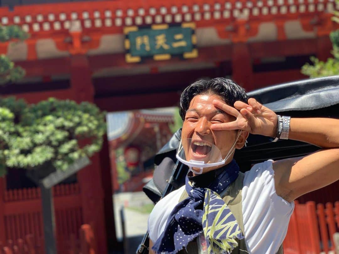みどりかわたけし（ラ・ラベスト）のインスタグラム：「2020年僕と関わってくれた皆様、応援して頂いてた皆様ありがとうございました！ 今年は、世界的にも個人的にも色々と変化の年になり考えさせられました！ 来年も今出来る事を常に頑張って新しい事にチャレンジし自分の可能性を広げていければと思います！ 来年もよろしくお願いします！ 、 、 #人力車#東京力車#ものまねJAPAN#芸人#俥夫#槙野智章 選手#浅草#釣り芸人#theボウズ」