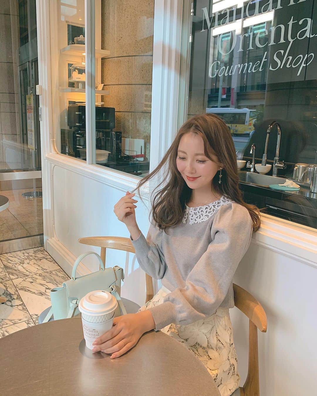 中田絵里奈さんのインスタグラム写真 - (中田絵里奈Instagram)「2020年も残りわずか☺︎  この1年Instagramを通して温かいお言葉に沢山支えられました。ありがとうございます🤍 . 逆境の中でも前に進んで新たな発見をしたり学びがあったり、きっとこんな1年も意味があったんだと思います🕊 . これから迎える1年もみんなで前向きな心で進んでいけますように💫よいお年をお迎えください🕊 . #よいお年を #買い出しの休憩中」12月31日 21時30分 - erinanakata