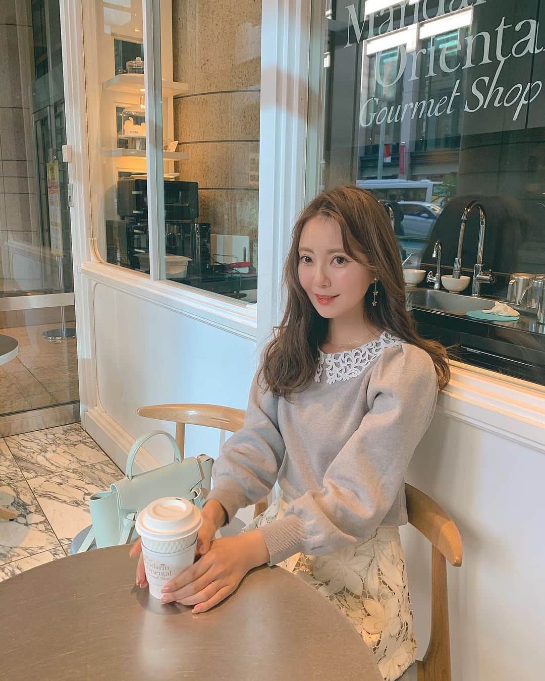 中田絵里奈さんのインスタグラム写真 - (中田絵里奈Instagram)「2020年も残りわずか☺︎  この1年Instagramを通して温かいお言葉に沢山支えられました。ありがとうございます🤍 . 逆境の中でも前に進んで新たな発見をしたり学びがあったり、きっとこんな1年も意味があったんだと思います🕊 . これから迎える1年もみんなで前向きな心で進んでいけますように💫よいお年をお迎えください🕊 . #よいお年を #買い出しの休憩中」12月31日 21時30分 - erinanakata