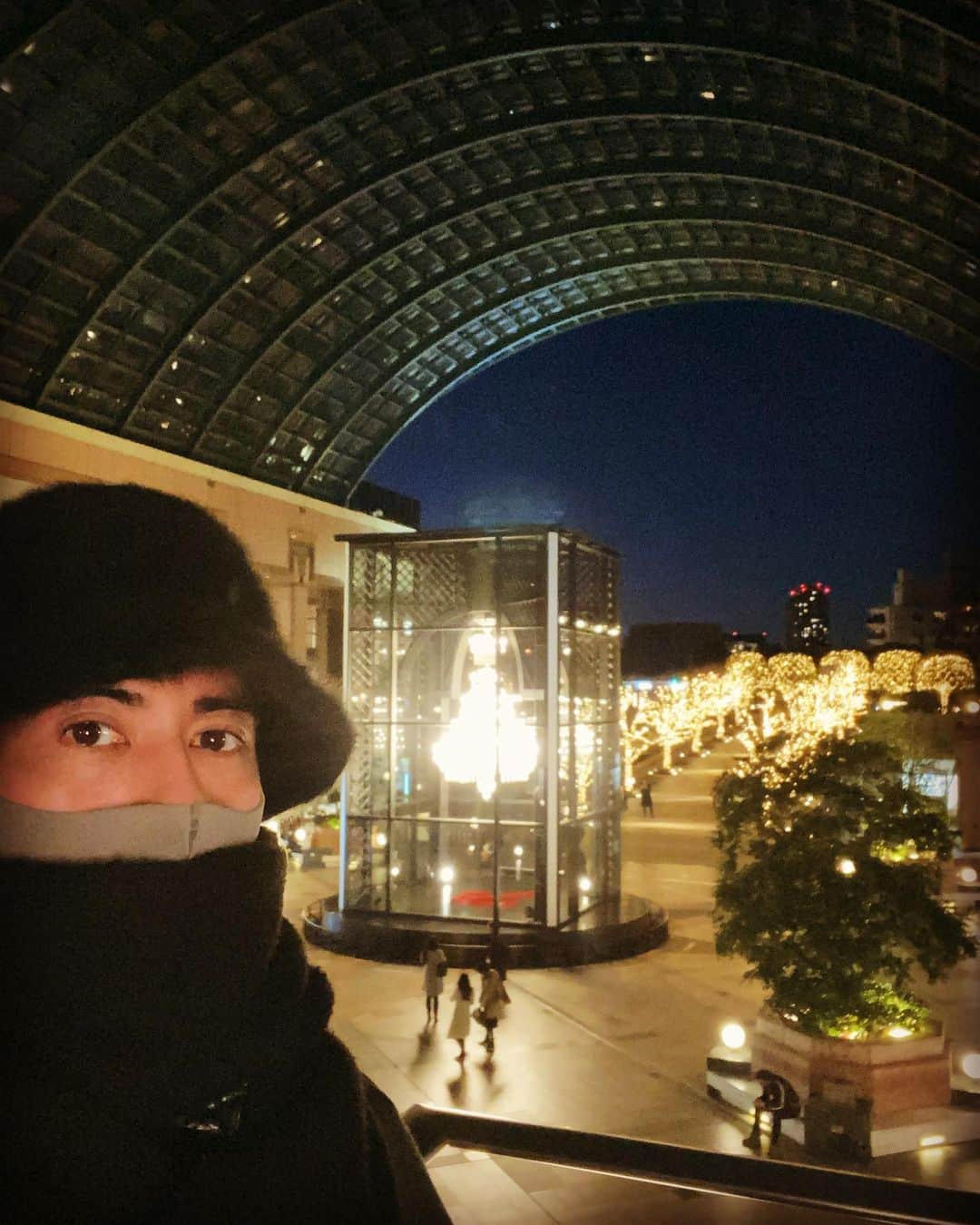 青木伸輔のインスタグラム：「年末…日頃、投稿を見てくださってる方、舞台を観に来てくださった方、ありがとうございました！  今年は様々なことが大きく変わった年でしたが、だからこそ考え行動できたこともあります。 下半期は舞台、映像3作品に出演させて頂きました。  来年もまだ大変だとは思いますが、1つ1つできることをやっていこうと思います。  今年も残すところあと少しですが、良いお年をお迎え下さい。」