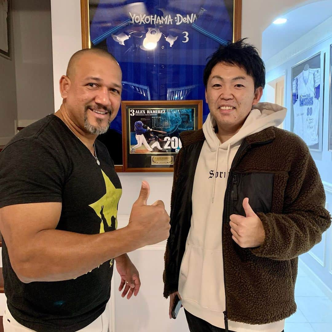 アレックス・ラミレスさんのインスタグラム写真 - (アレックス・ラミレスInstagram)「Today is our last official day with @baystars_official @tsuntsun_kaoklom “ Maruyama-san will be joining my company as my manager from now on! We would like to thank all of DeNA Baystars fans for your amazing support! We hope to see you soon! We wish you a happy new year! Yorokonde-gets #newchallenge #in #life #love #and #peace #happynewyear」12月31日 21時45分 - ramichan3