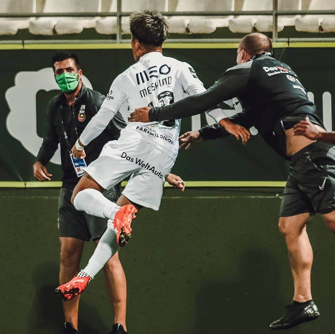 のインスタグラム：「2020年ありがとうございました！ この状況の中サッカーができる事に感謝して、2021年もがんばります！ もっともっと飛躍できるように、努力していきます💪 2021年も応援よろしくお願いします。 良いお年を🙇‍♂️」
