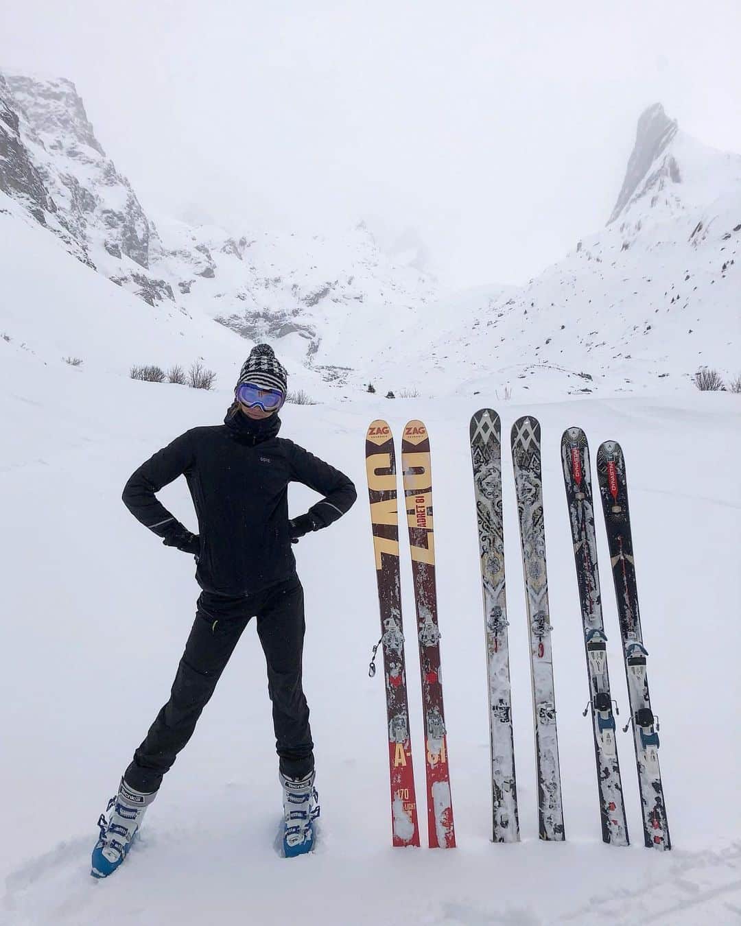 のインスタグラム：「Made it to the top 🔥  Super happy I got to do a second descent this year ⛷   600m de D+」