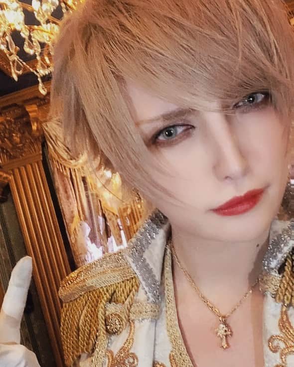 MiA のインスタグラム：「今年も有り難う。 来年も宜しく。」