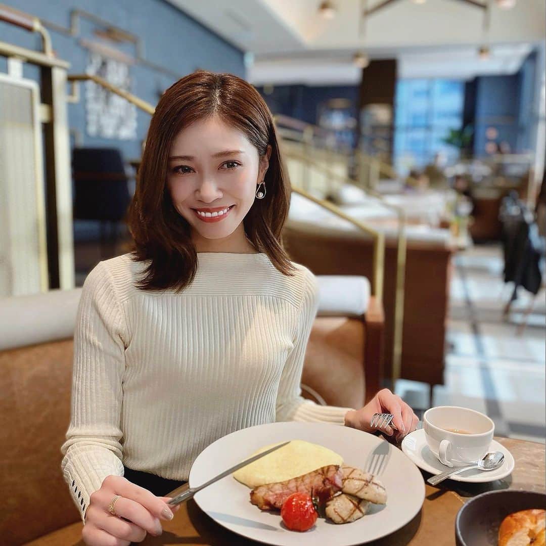 石黒美帆のインスタグラム：「*﻿ 2020年 今年も残りわずか✨﻿ ﻿ 誰にとっても大変な１年でしたよね。﻿ 戸惑う事も、思い通りにいかない事もたくさんあったと思いますが、周りの人達や環境により感謝する１年でもありました。﻿ ﻿ instagramで人との繋がりを実感出来ることも多かった。いつも見てくれる皆様には本当に感謝です🥰﻿ ﻿ 2021年皆様にとってハッピーな１年となりますように。いつも関わってくれる皆様、来年もよろしくお願いします😆♡﻿ ﻿ ﻿ #2020#bestnine#ベストナイン2020#bestnine2020#今年もお世話になりました#ありがとう2020#大晦日#新宿ランチ#キンプトン新宿東京#kimptonshinjukutokyo」