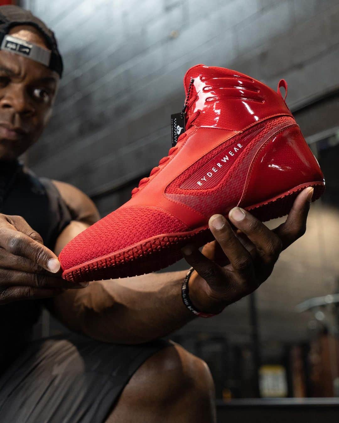 カイ・グリーンのインスタグラム：「BUILT FROM THE GROUND UP. No great set of wheels were ever sculpted giving anything less than 100% every day in the gym. The same motto applies to every pair of @ryderwear shoes produced.  Designed, tested, & manufactured for long lasting support. It’s time to step your kick game up. You’ve met your new sole mate.   #Ryderwear #TeamRyderwear  💲Save 10% with code KAI10 💻www.ryderwear.com “link in my bio”」