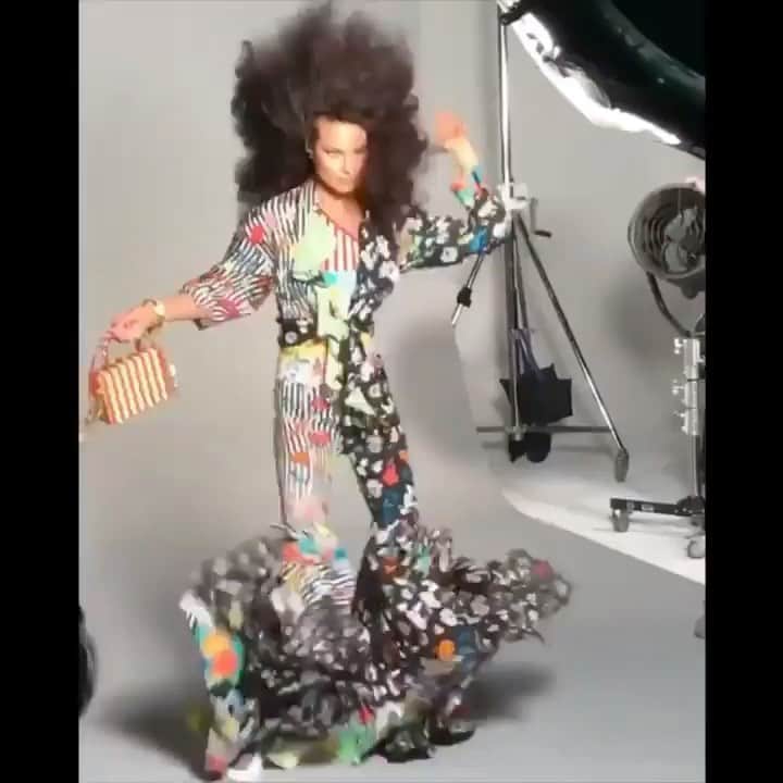 セレステ・バーバーのインスタグラム：「2021 LETS GO!  #celestechallengeaccepted  #celestebarber  #funny  #shalomharlow」