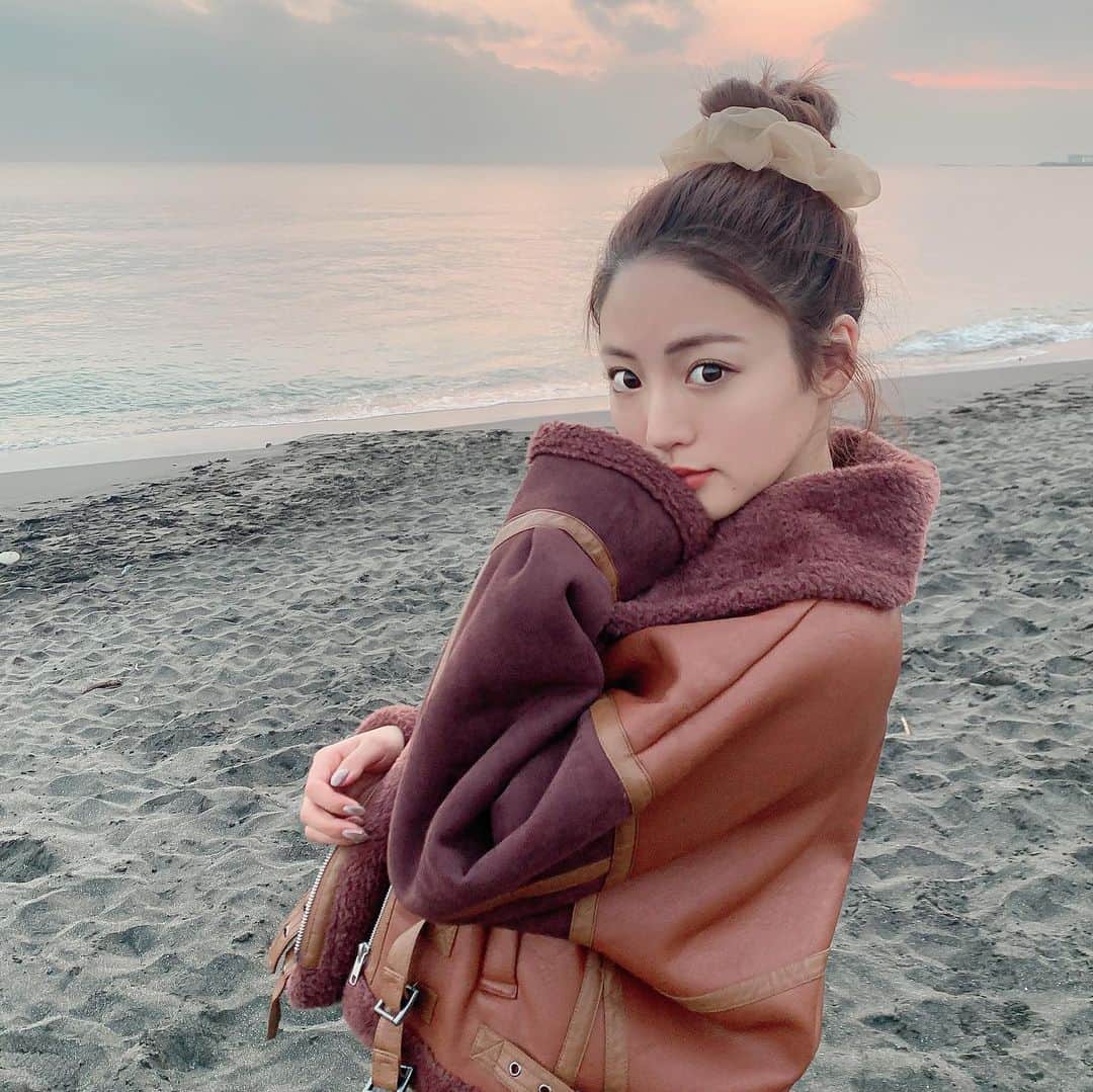 志田友美（ゆうみん）のインスタグラム：「2020年みなさんお疲れ様でした！ 本当に大変な一年でしたが、自分の中でたくさん考える一年にもなりました。そんな中ずっと支えて応援してくれてる皆さん。本当に感謝してます！大好き😭！！！来年はもっと良い年に、最高な年にしようね！！！みなさん良いお年を😌ゆっくり休んでください🌈🌈」